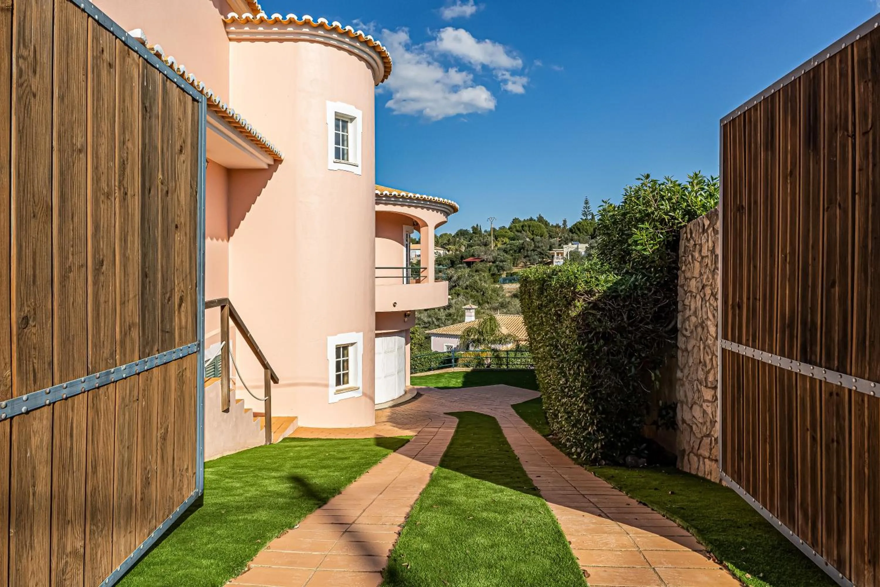 Property building in Villa Arade Riverside - Jacuzzi and Heated Pool by AlgarStays