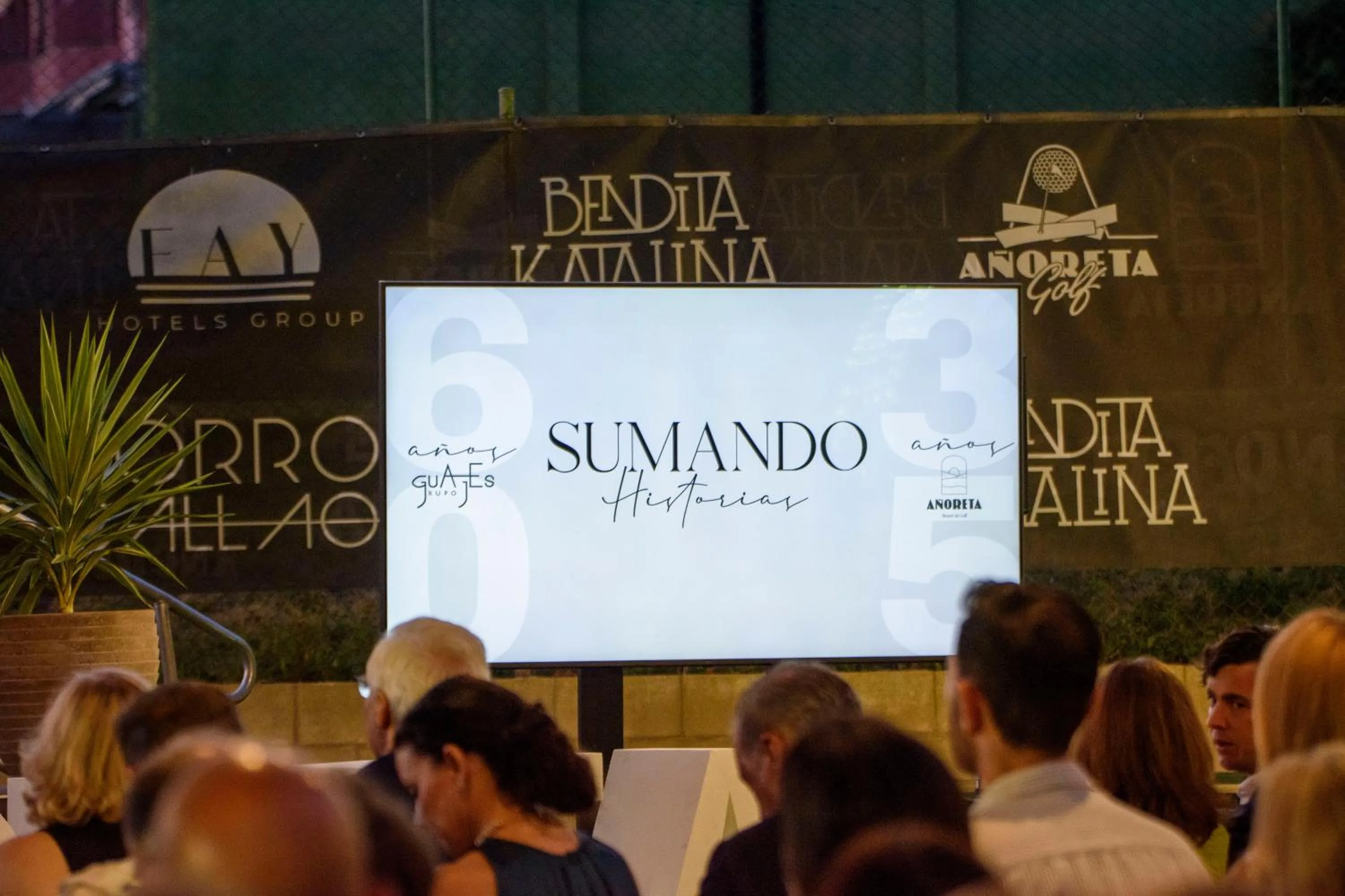 People in Añoreta Suites