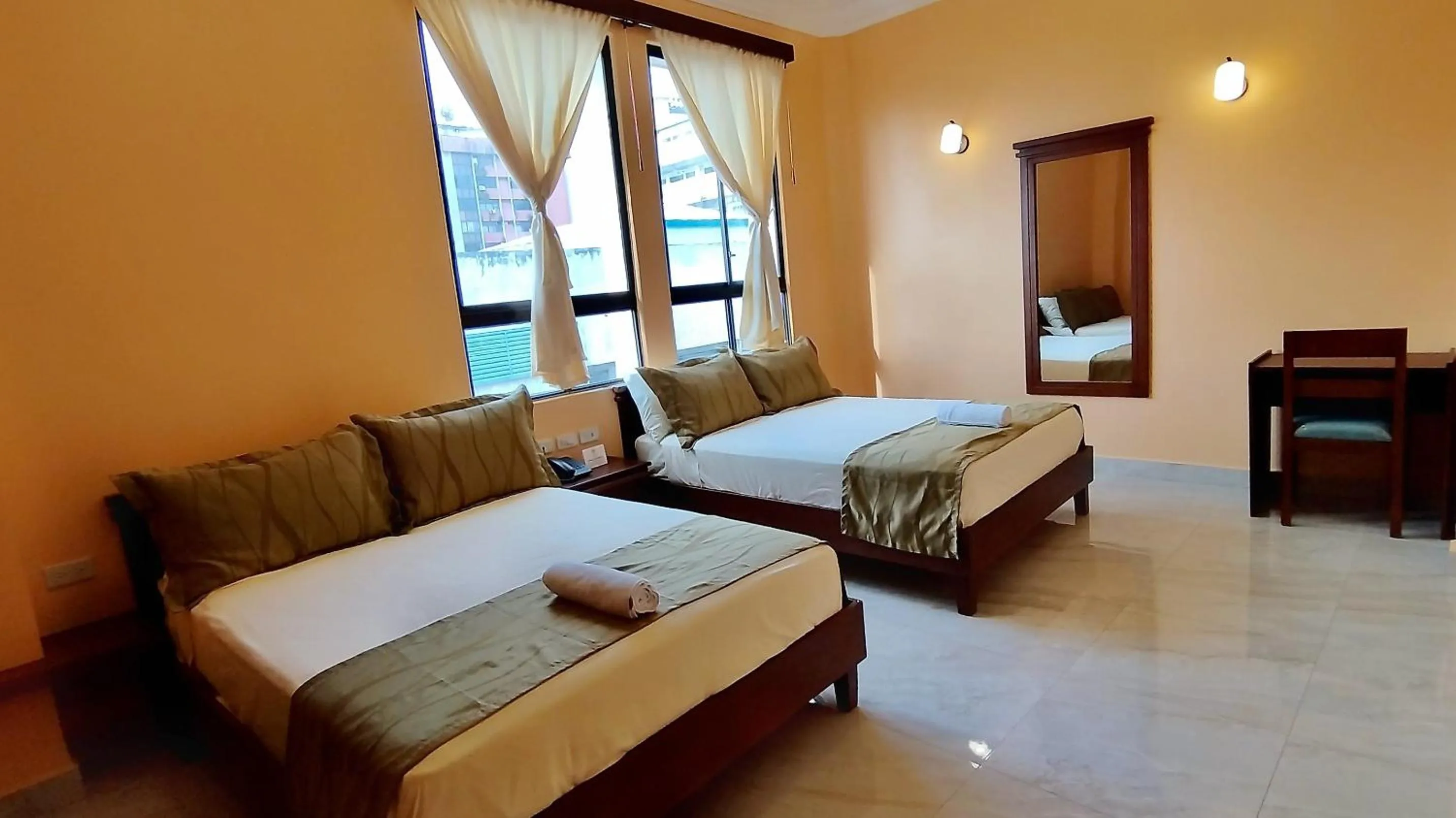 Bed in Hostal California Inn