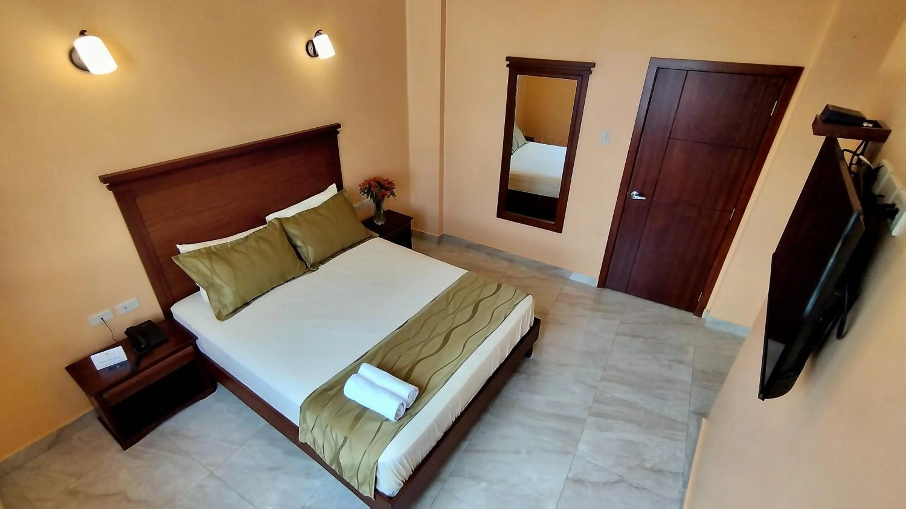 Bed in Hostal California Inn