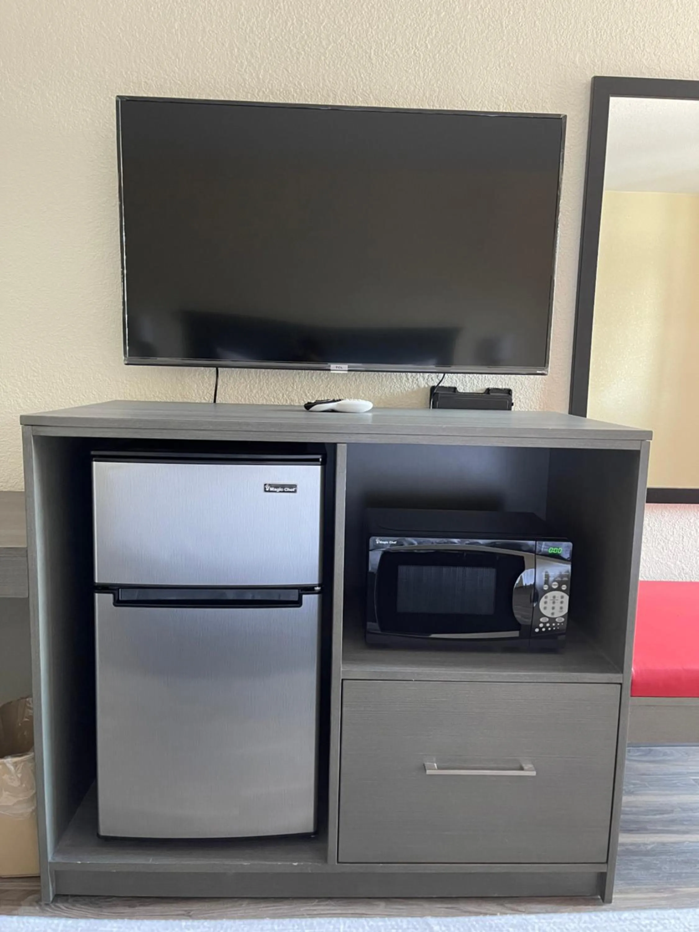 TV and multimedia, TV/Entertainment Center in Americas Best Value Inn Marion, AR