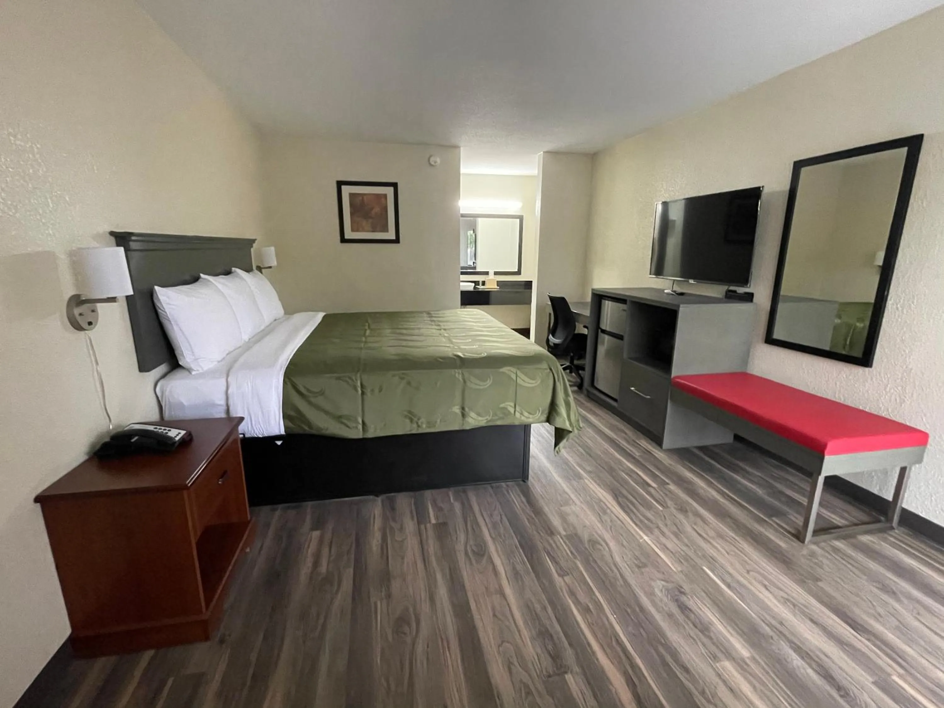 Photo of the whole room, Bed in Americas Best Value Inn Marion, AR