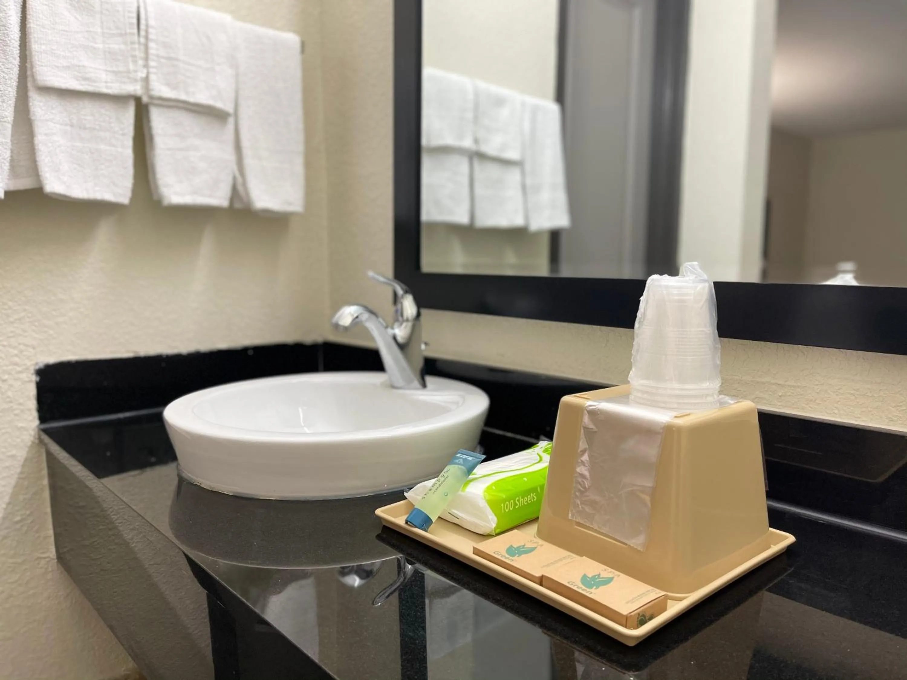 towels, Bathroom in Americas Best Value Inn Marion, AR