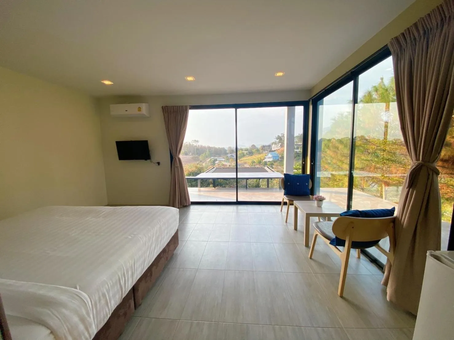 Photo of the whole room, Bed in Krin Resort