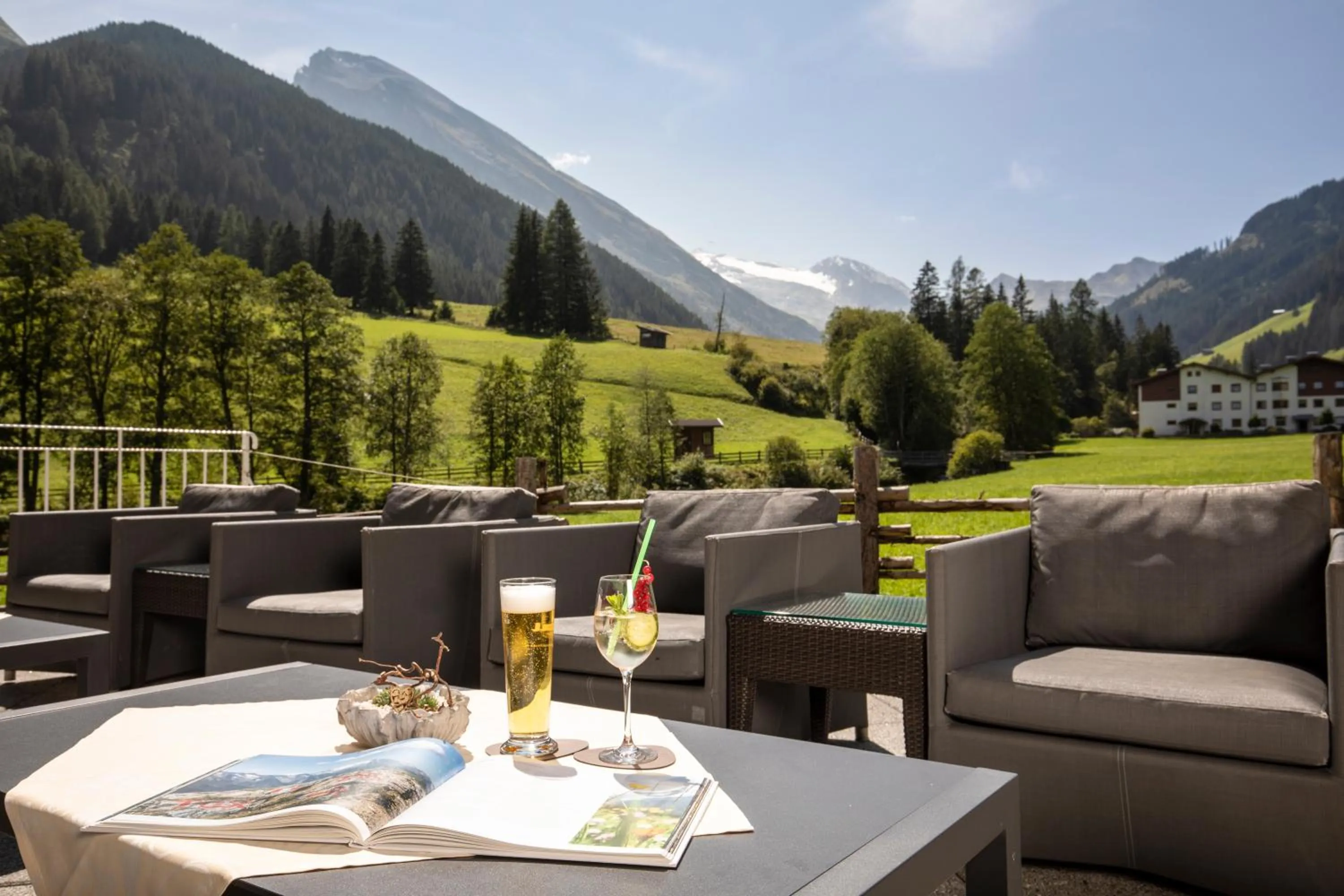 Restaurant/places to eat in Hotel Eden