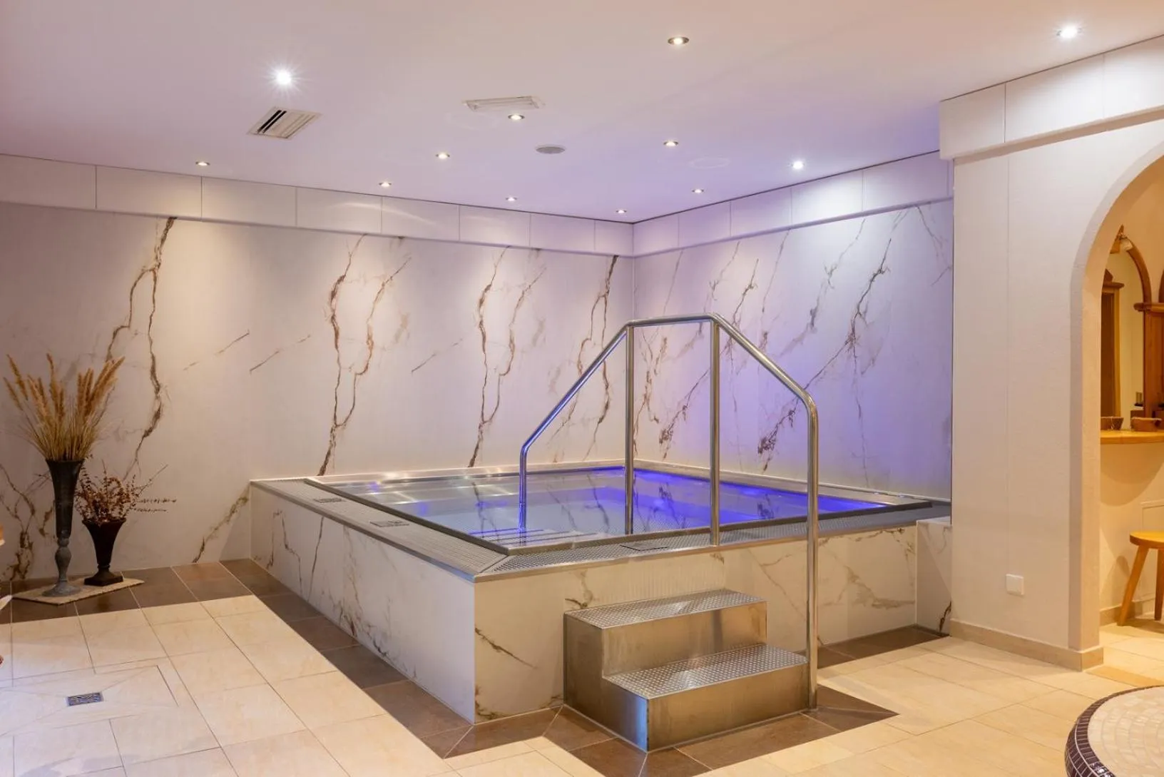 Swimming pool in Hotel Eden