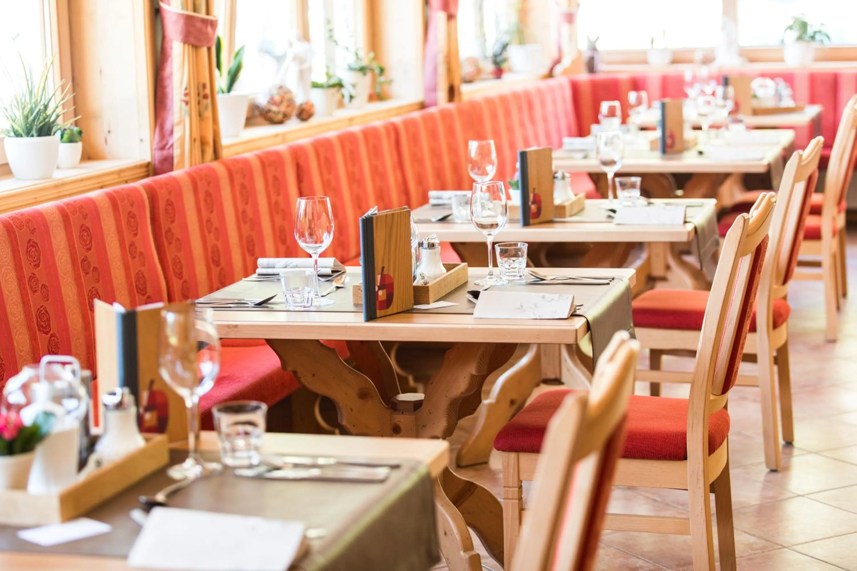 Restaurant/places to eat in Hotel Eden