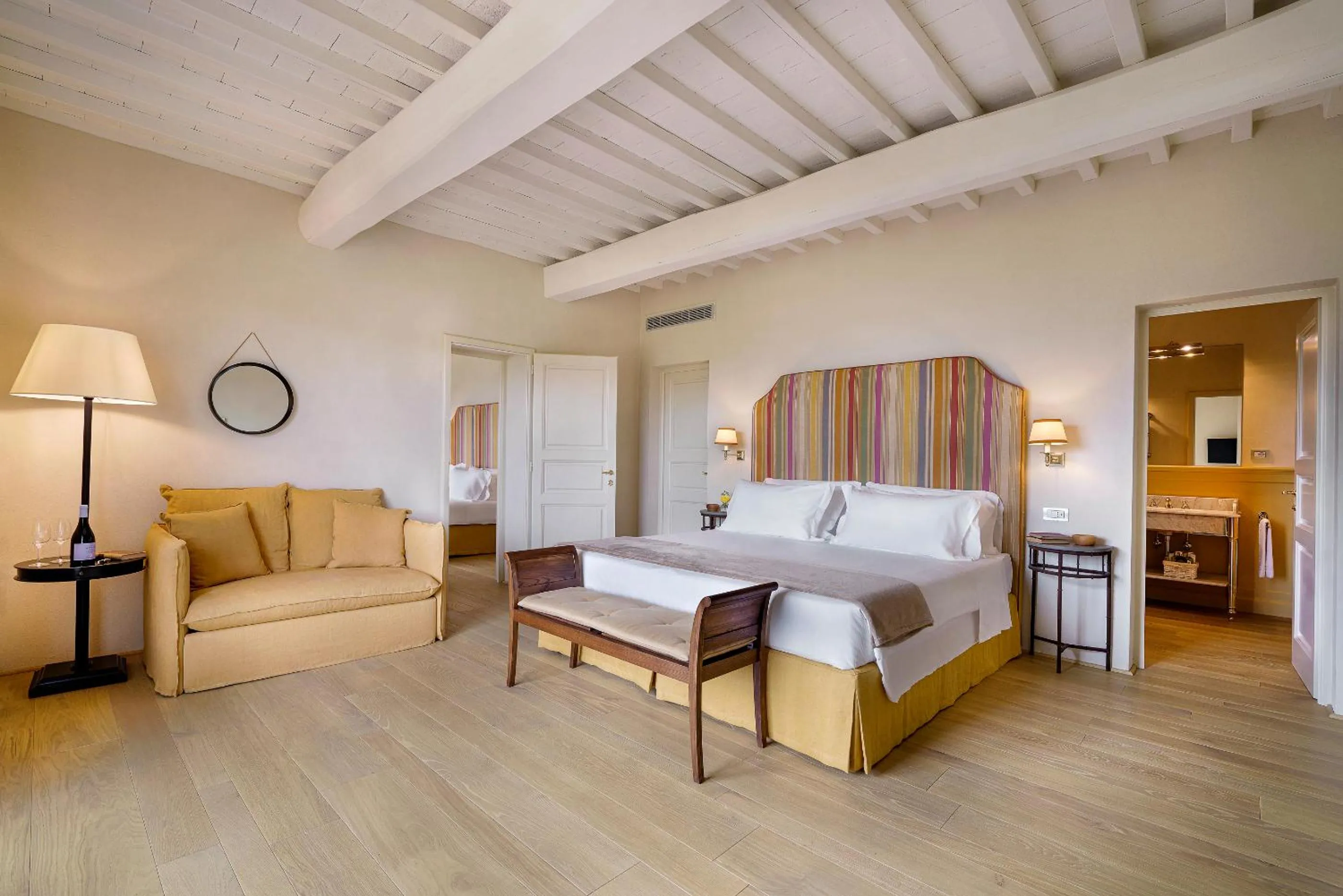 Photo of the whole room, Bed in La Pietra Del Cabreo