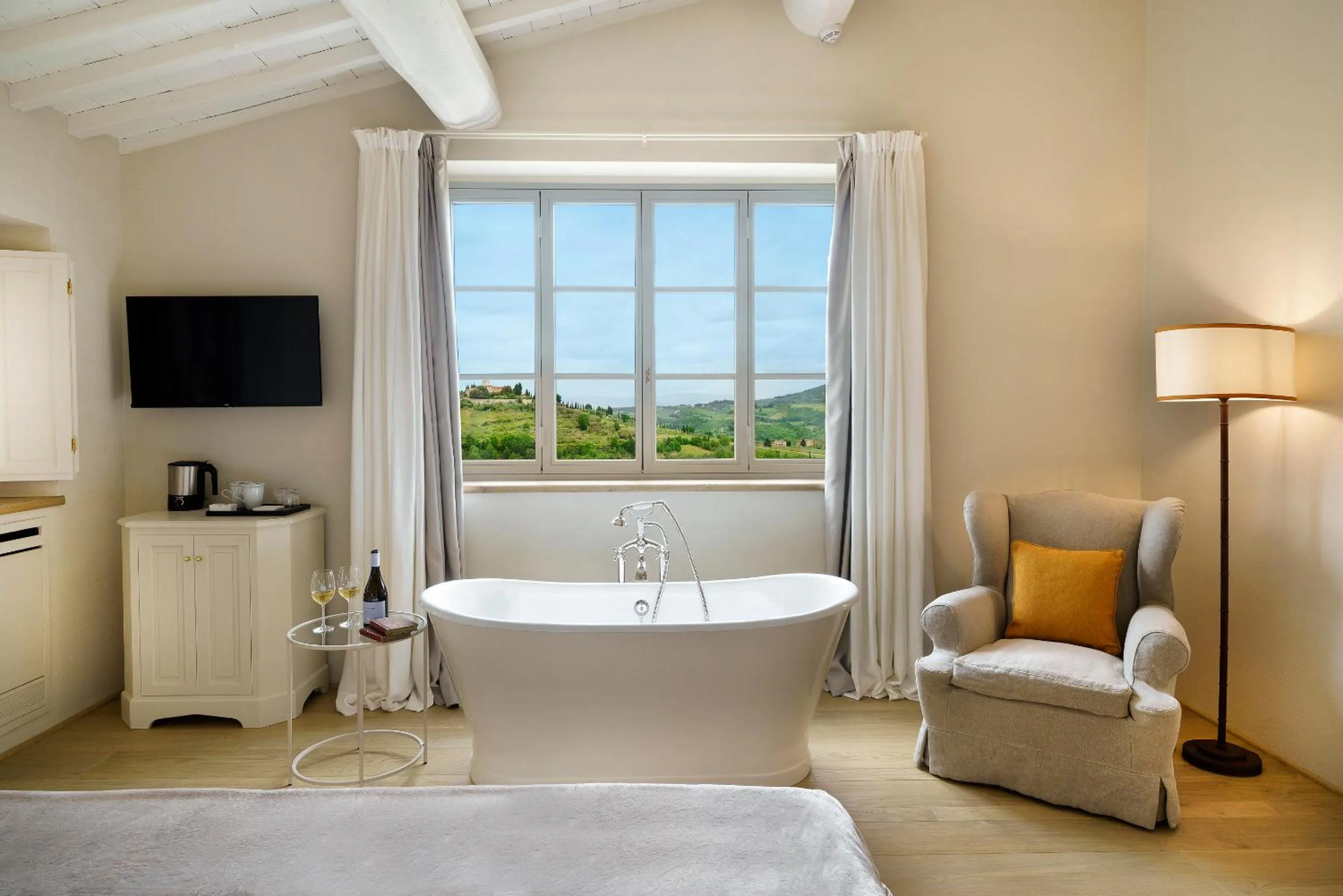 View (from property/room), Bed in La Pietra Del Cabreo