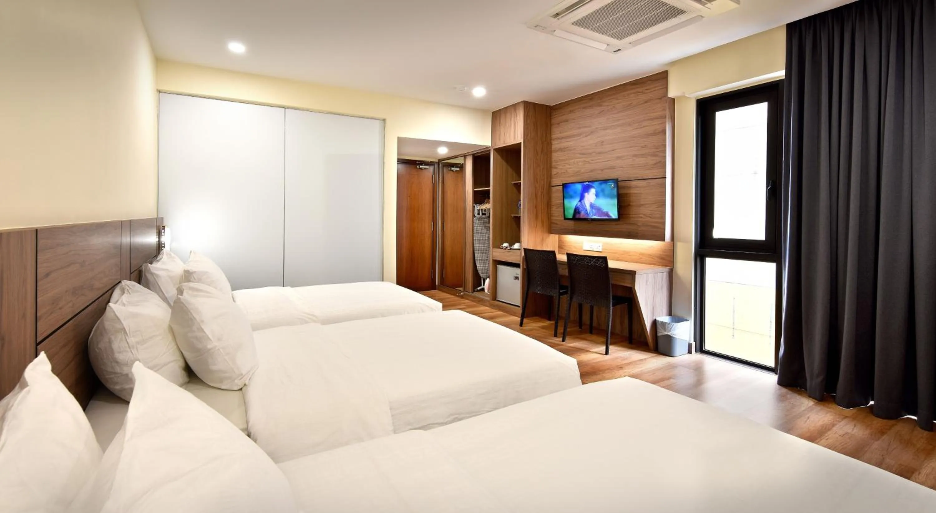 Bed in YANGTZE HOTEL 长江酒店