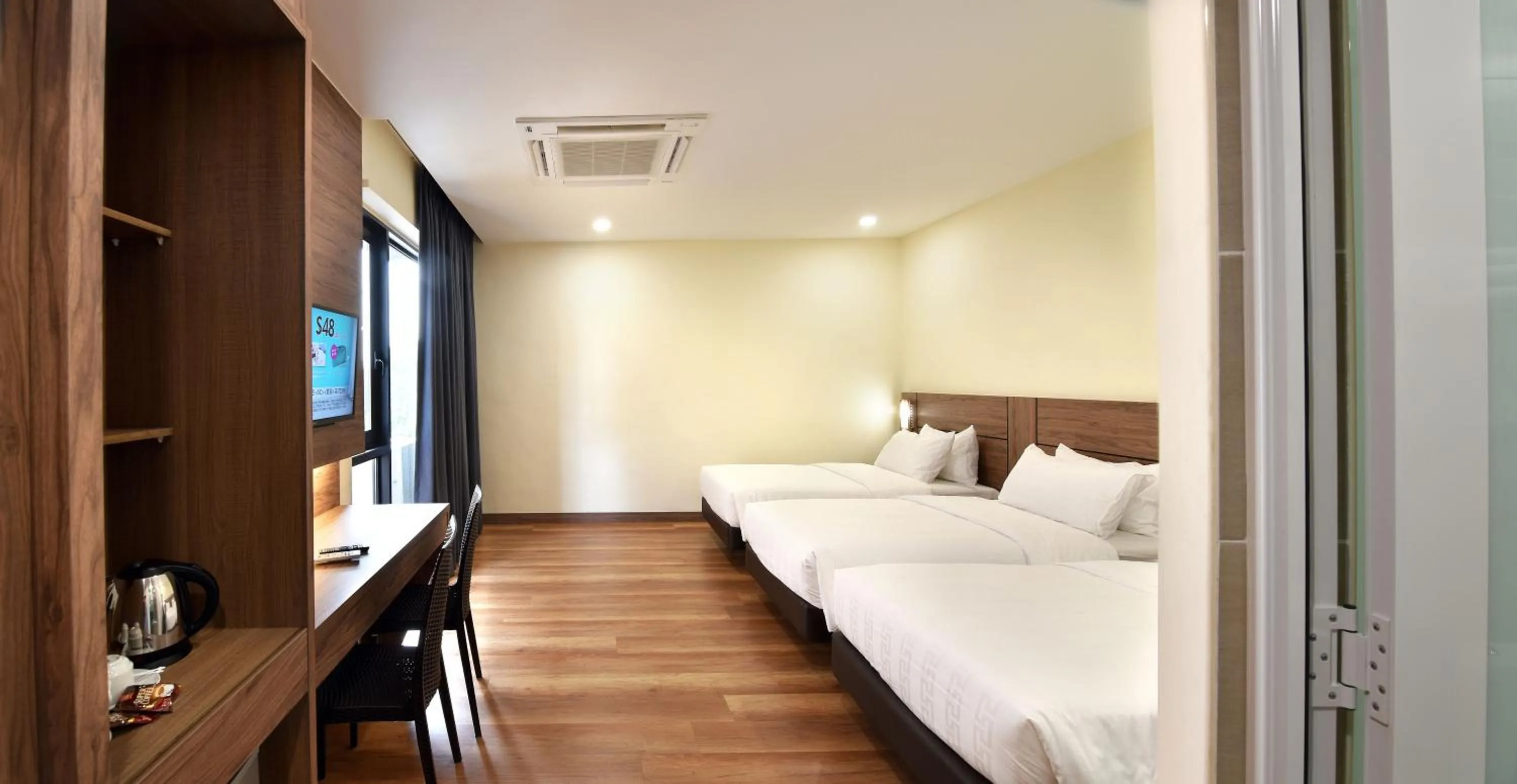 Bed in YANGTZE HOTEL 长江酒店