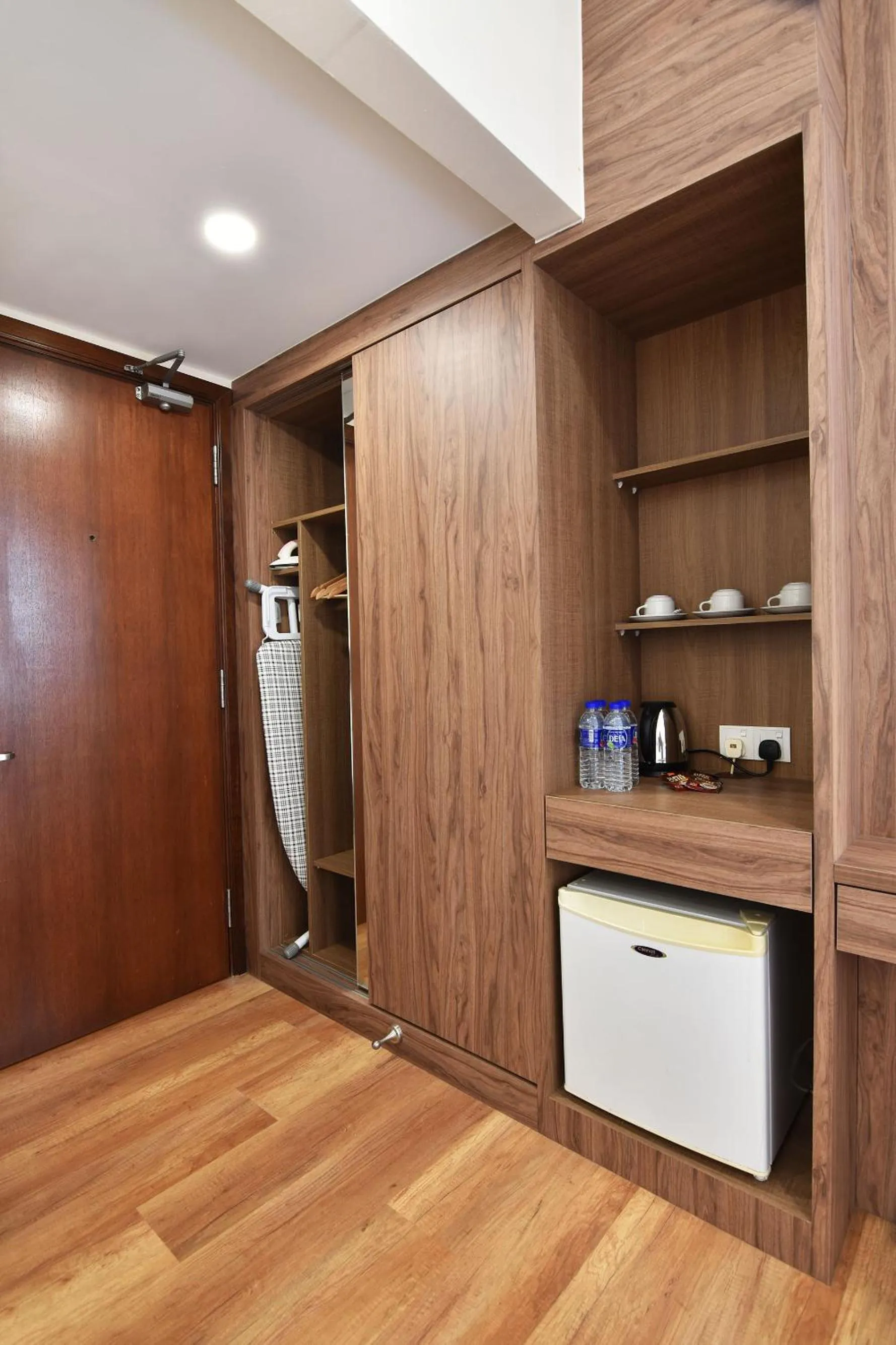 YANGTZE HOTEL 长江酒店