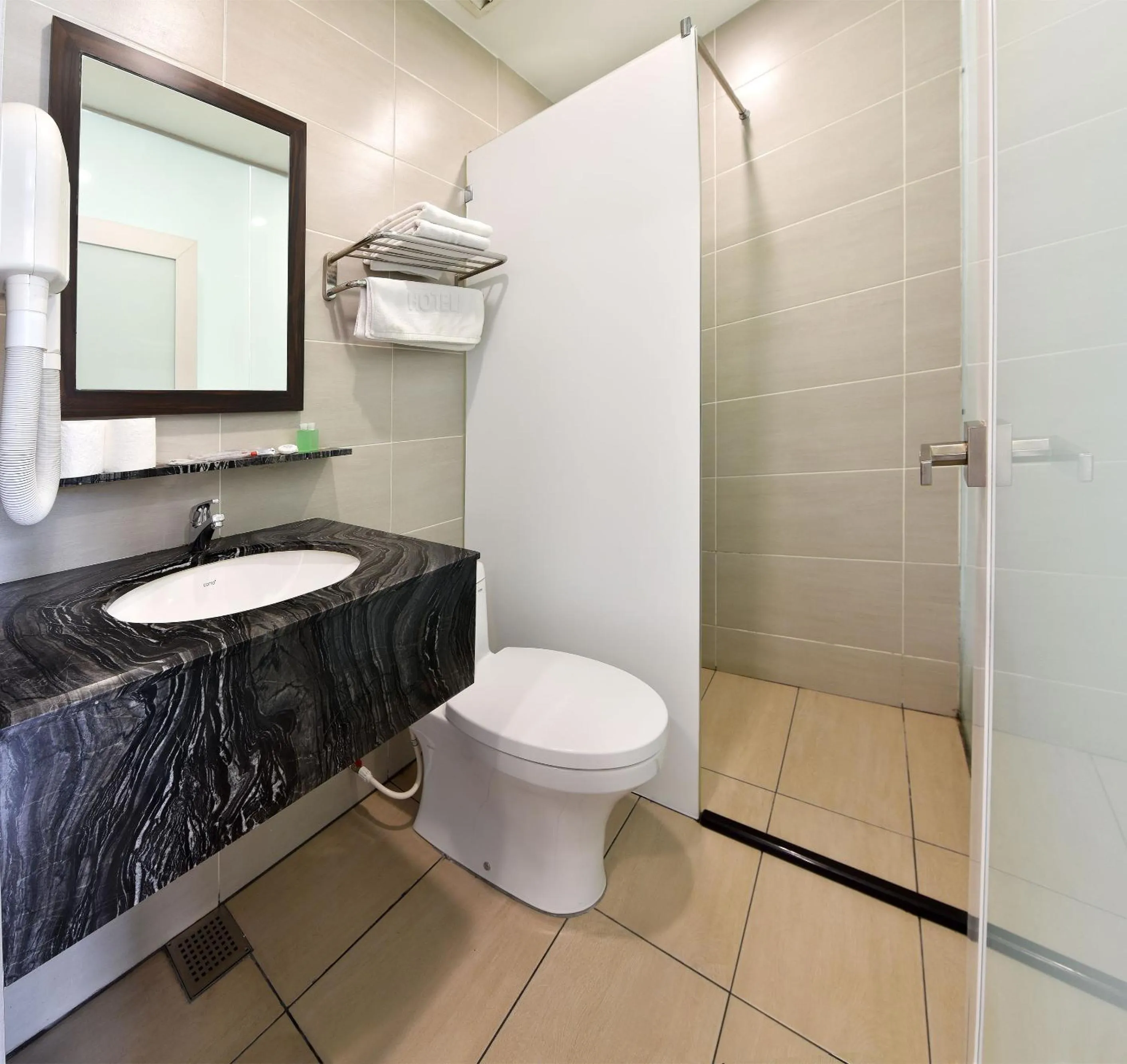 YANGTZE HOTEL 长江酒店