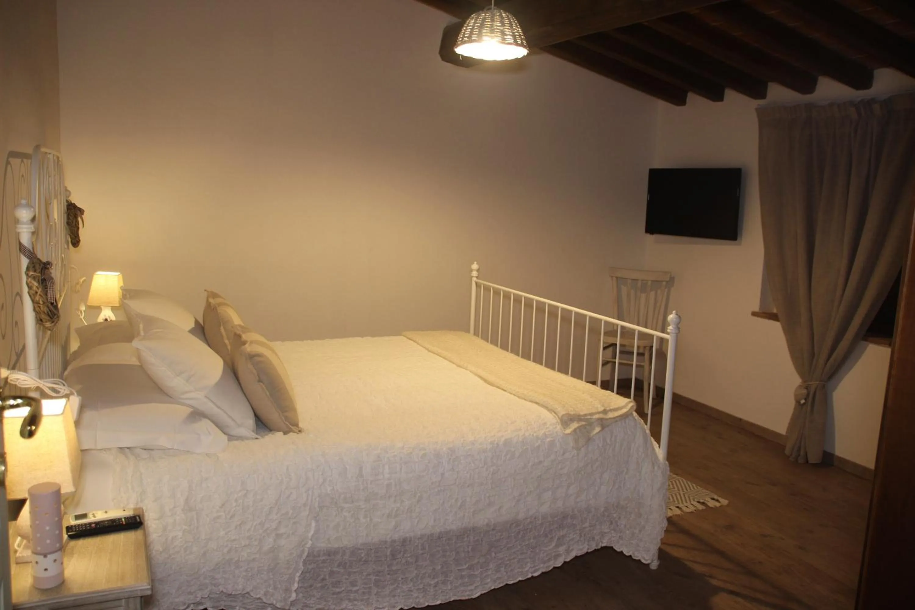 Photo of the whole room in Maison del Borgo