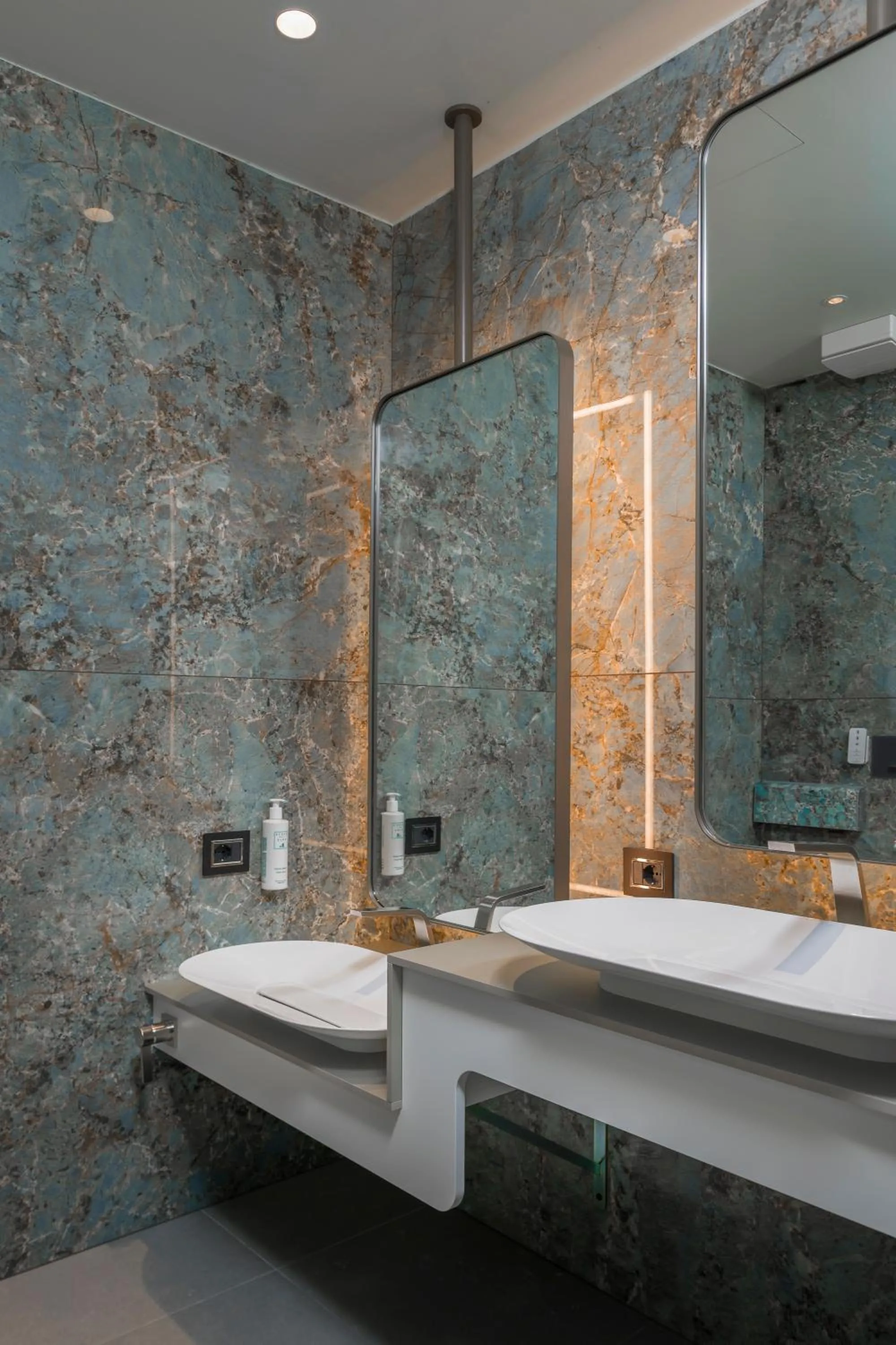 Bathroom in Demo Hotel Design Emotion