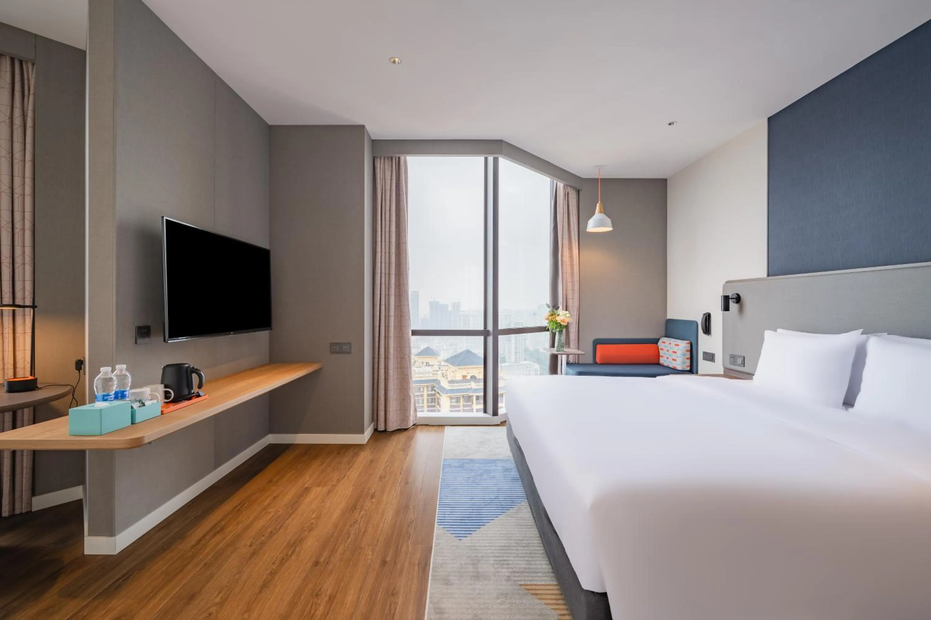 Photo of the whole room, Bed in Holiday Inn Express Nanning Jiangnan by IHG
