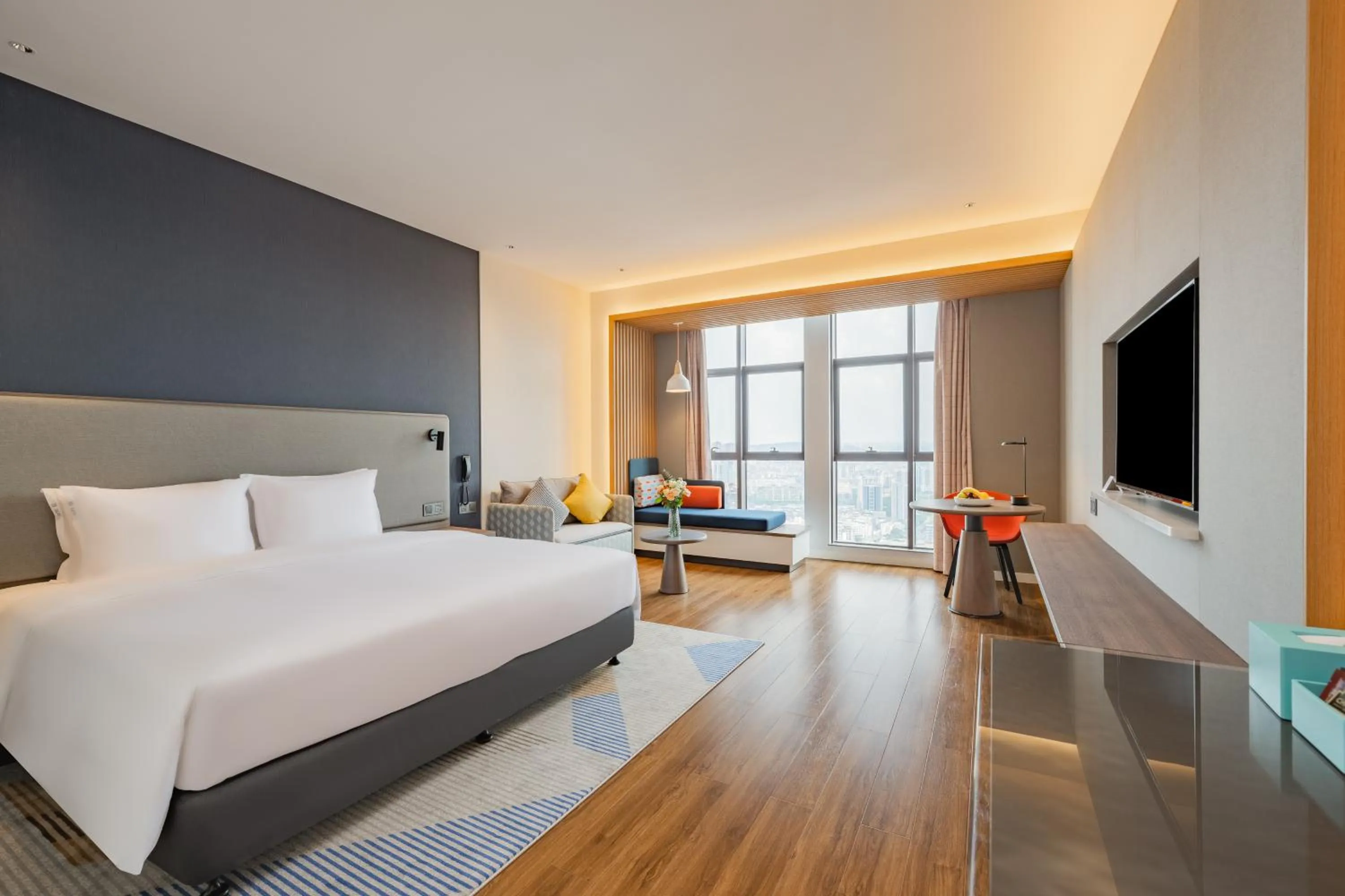 Photo of the whole room, Bed in Holiday Inn Express Nanning Jiangnan by IHG