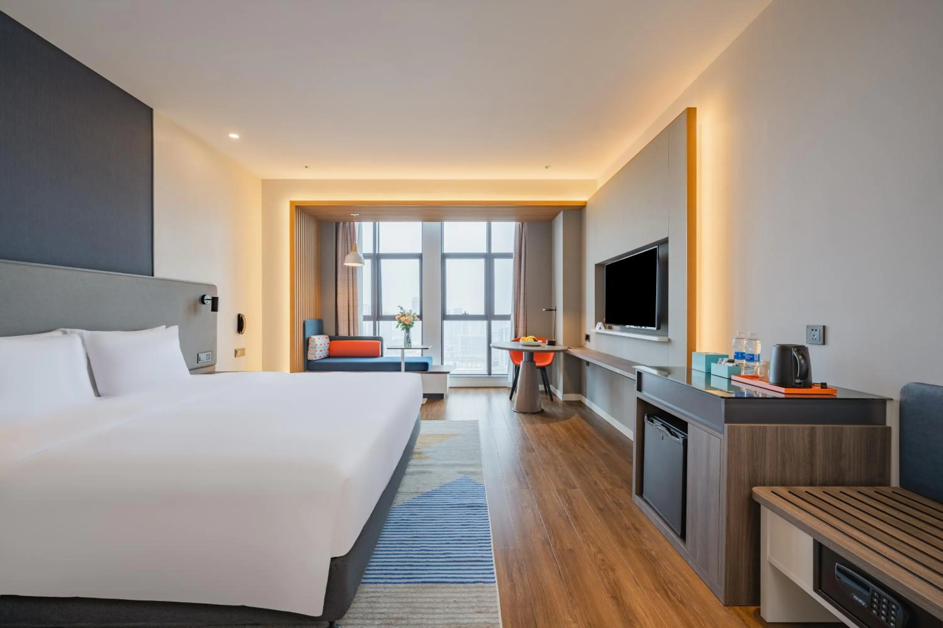 Photo of the whole room, Bed in Holiday Inn Express Nanning Jiangnan by IHG
