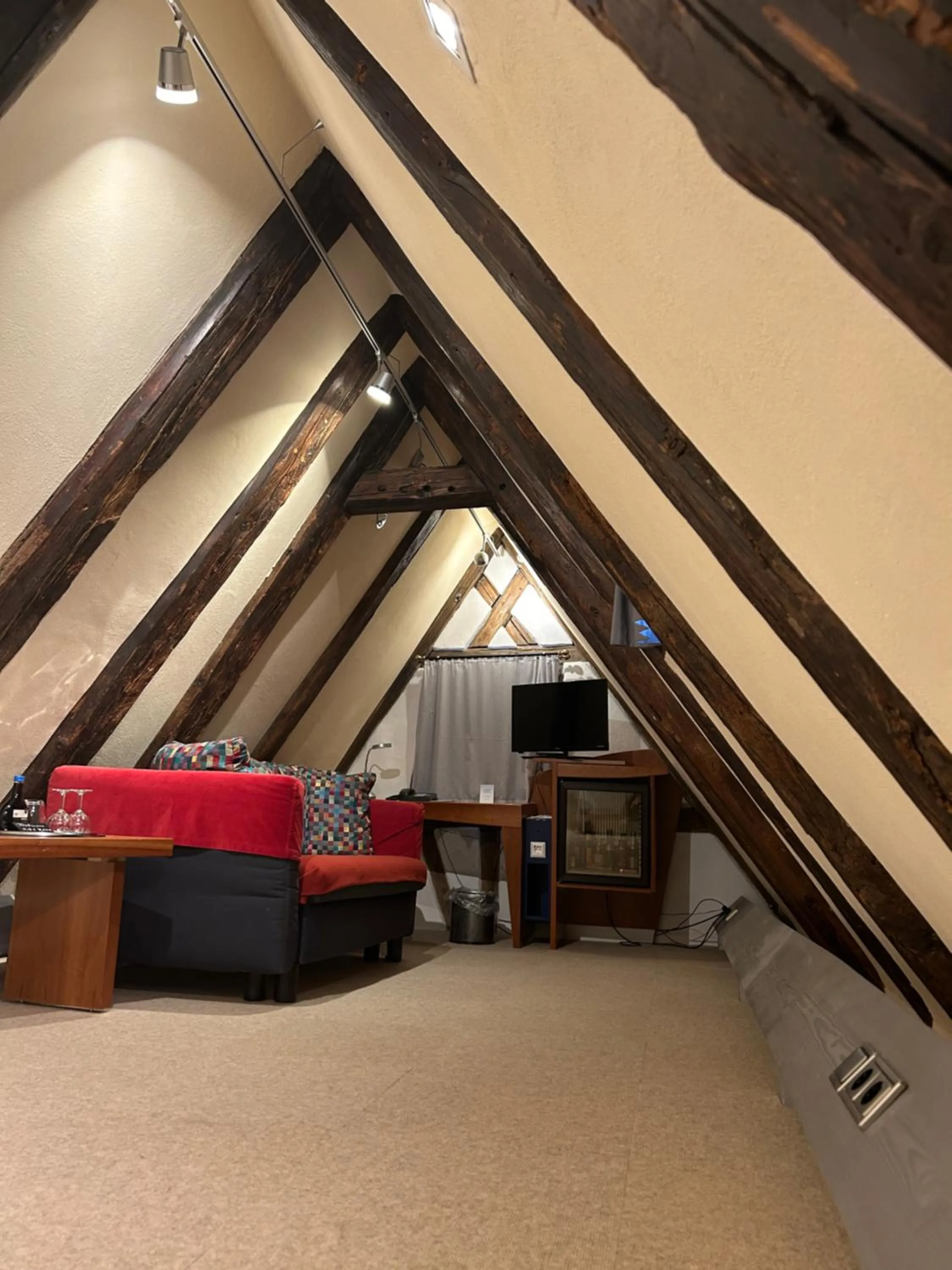 Photo of the whole room in Schiefes Haus