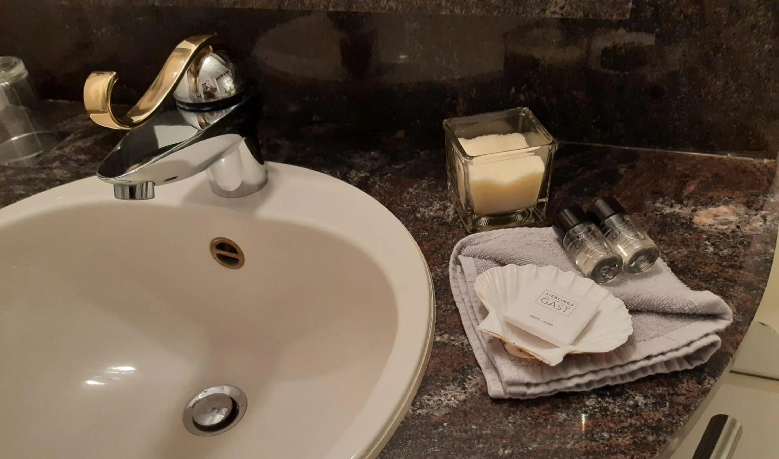 Bathroom in Schiefes Haus