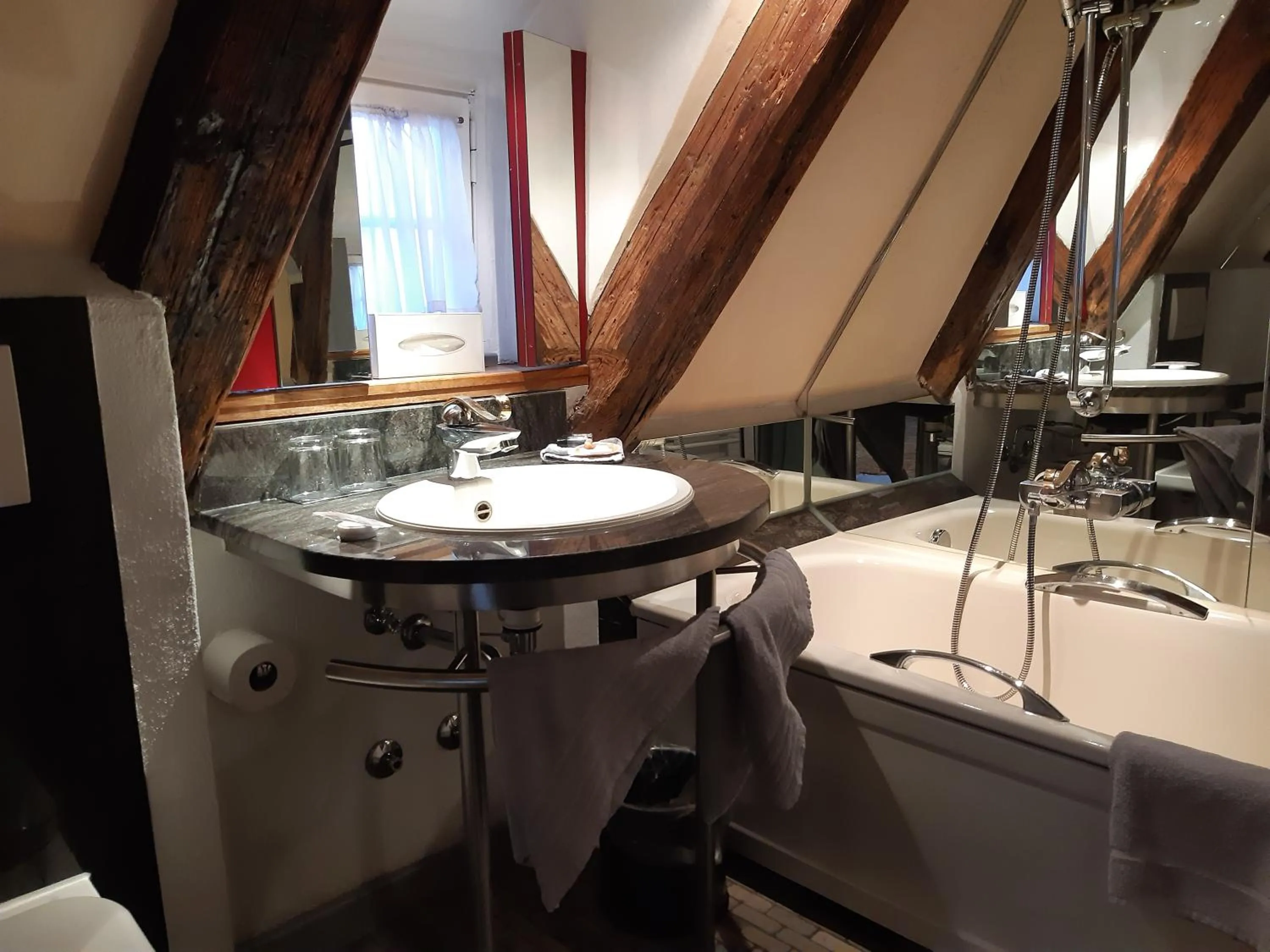 Bathroom in Schiefes Haus