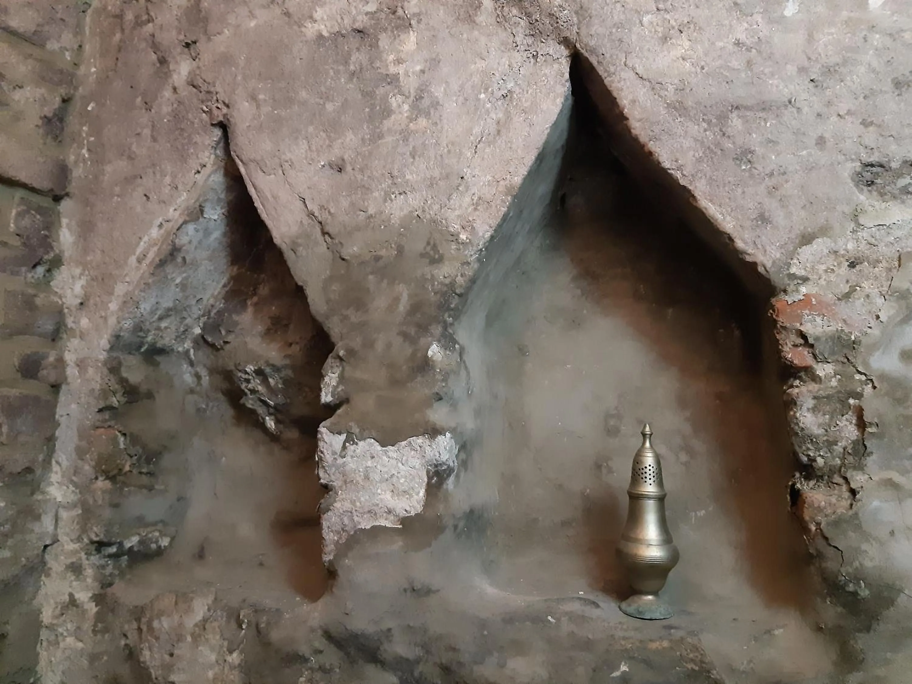 Property building in Schiefes Haus