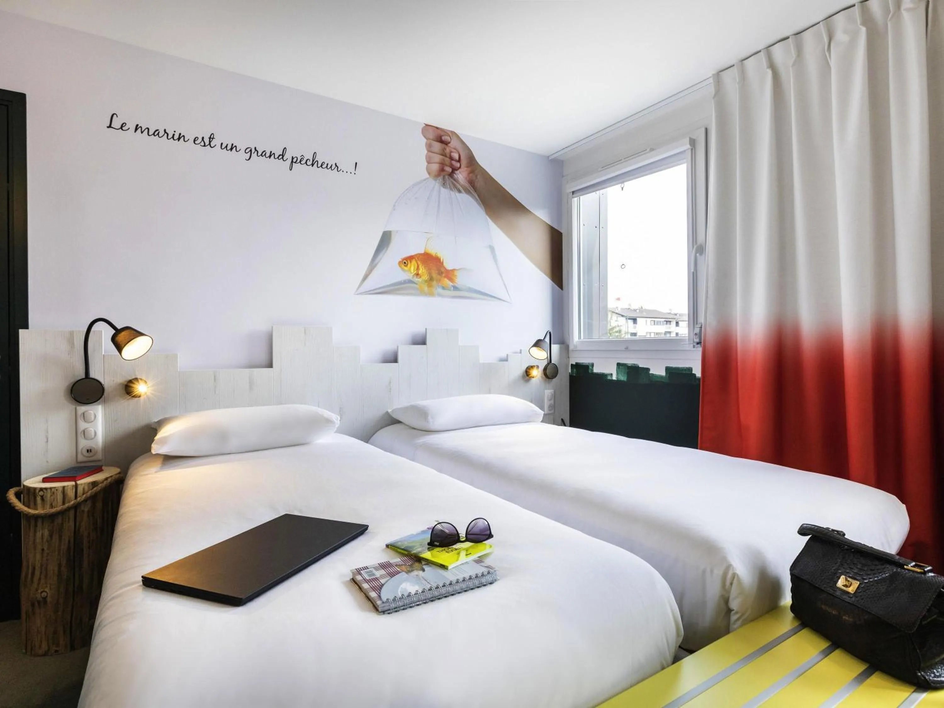 Bedroom, Bed in ibis Styles Thonon-les-Bains