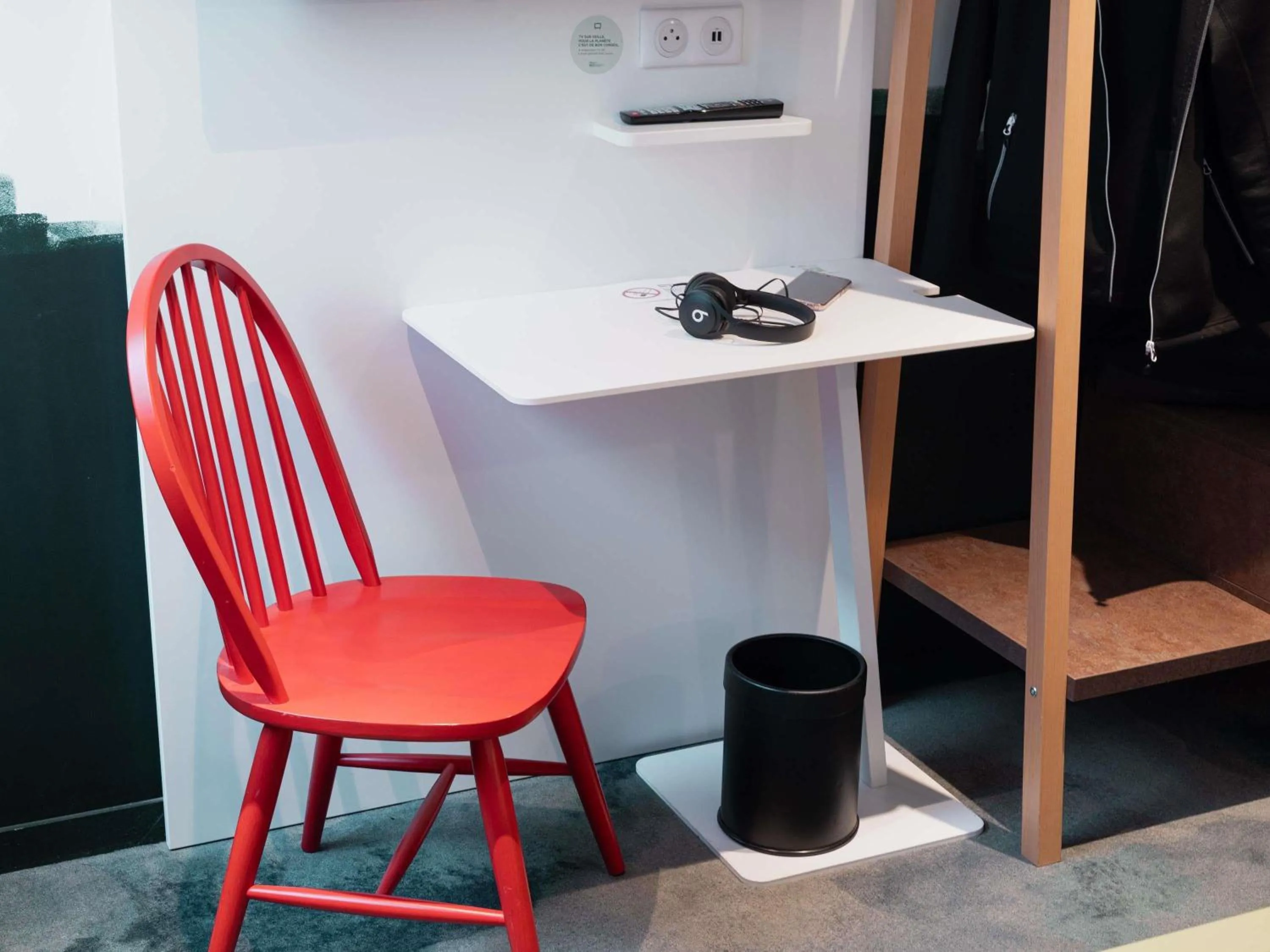 Bedroom in ibis Styles Thonon-les-Bains