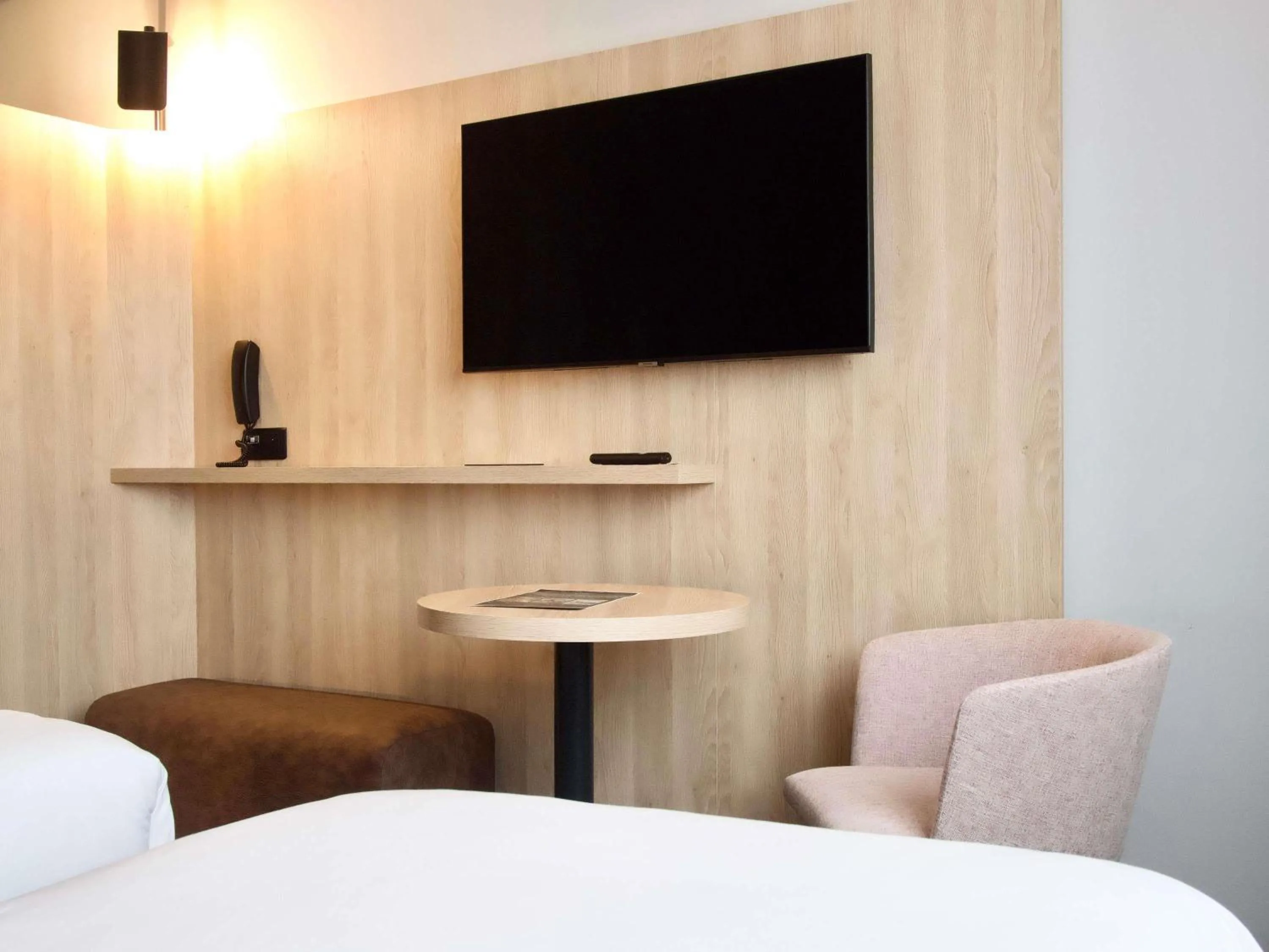 Bedroom, Bed in ibis Styles Arras Centre
