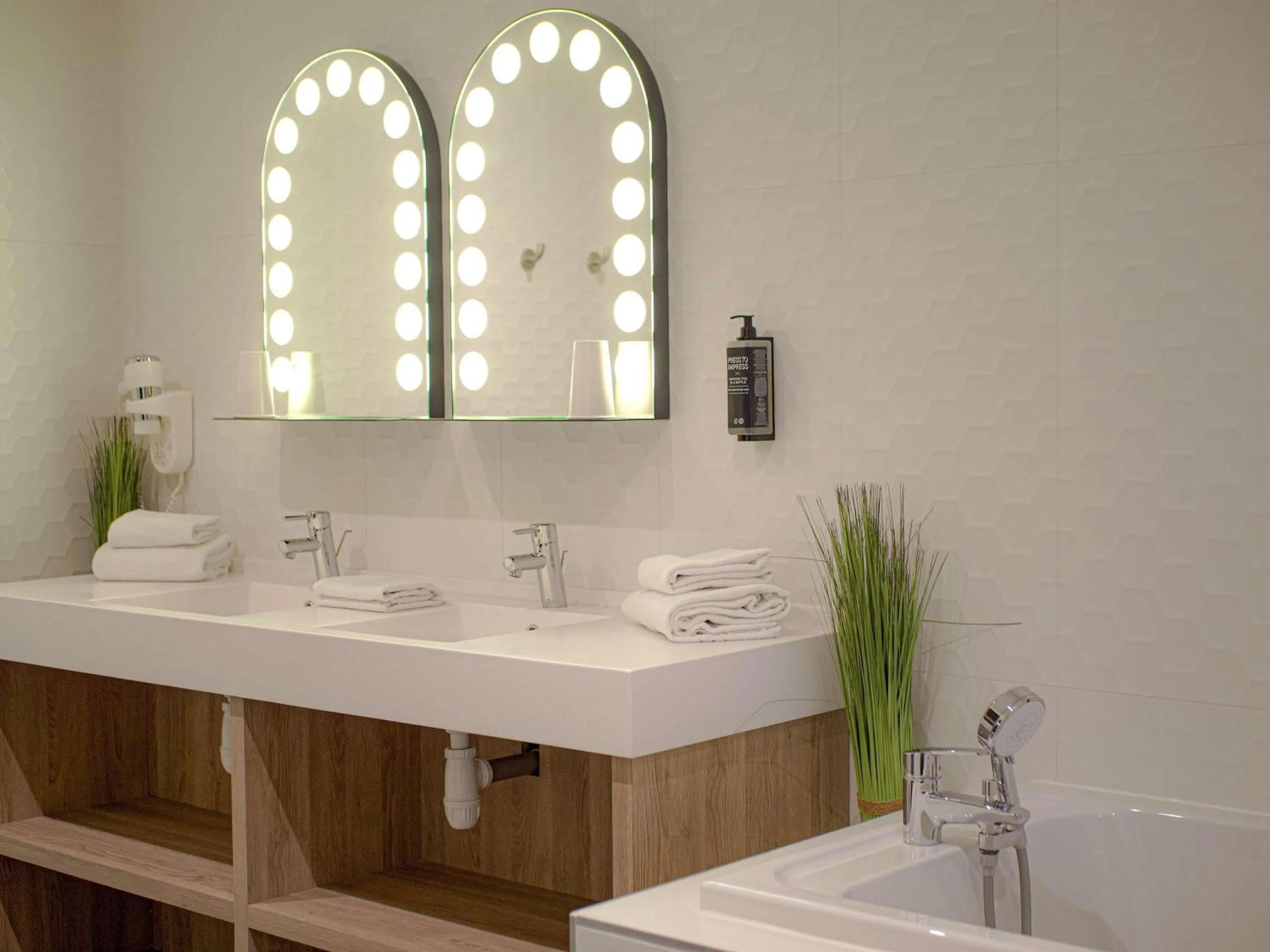 Bedroom in ibis Styles Arras Centre