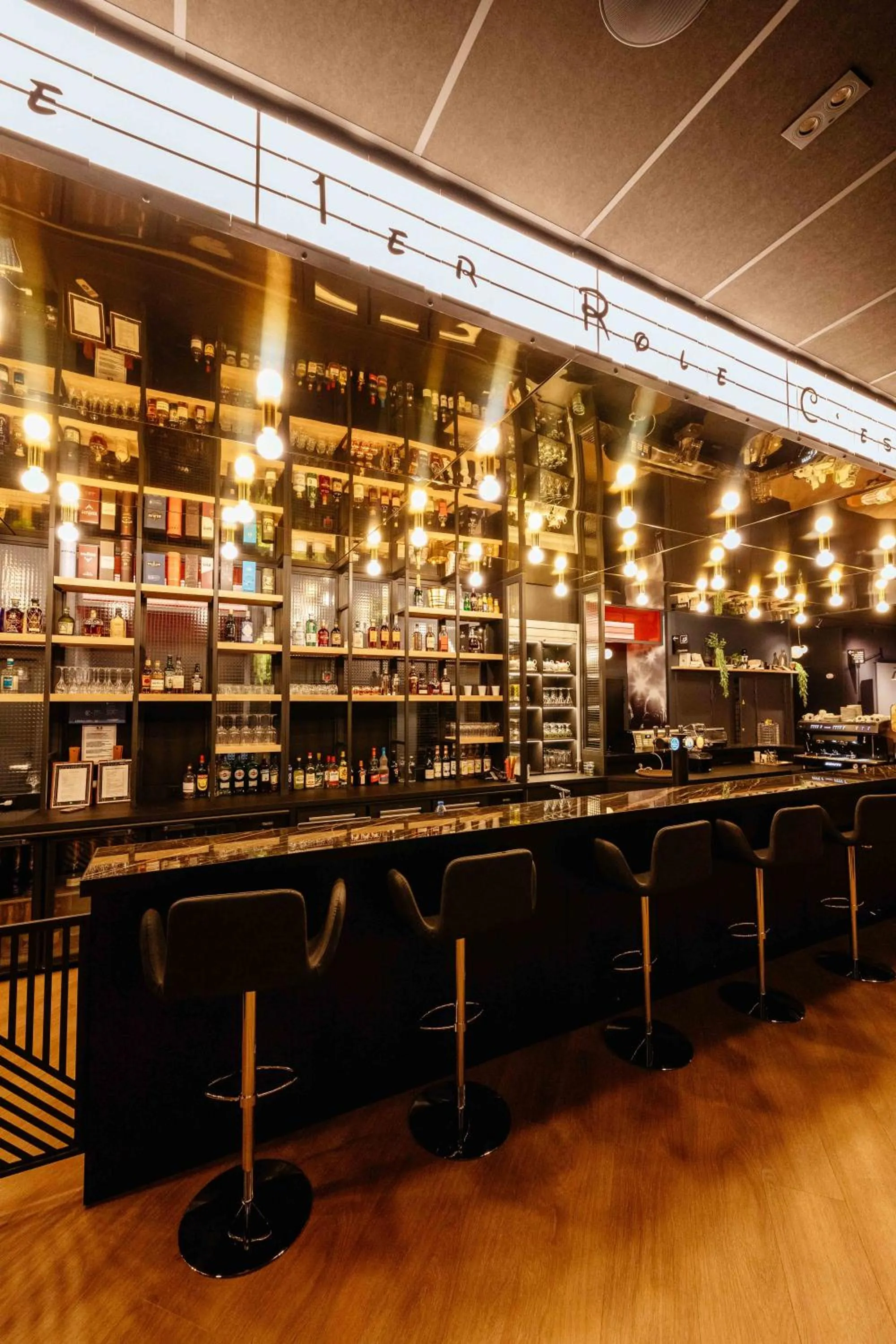 Lounge or bar in ibis Styles Arras Centre