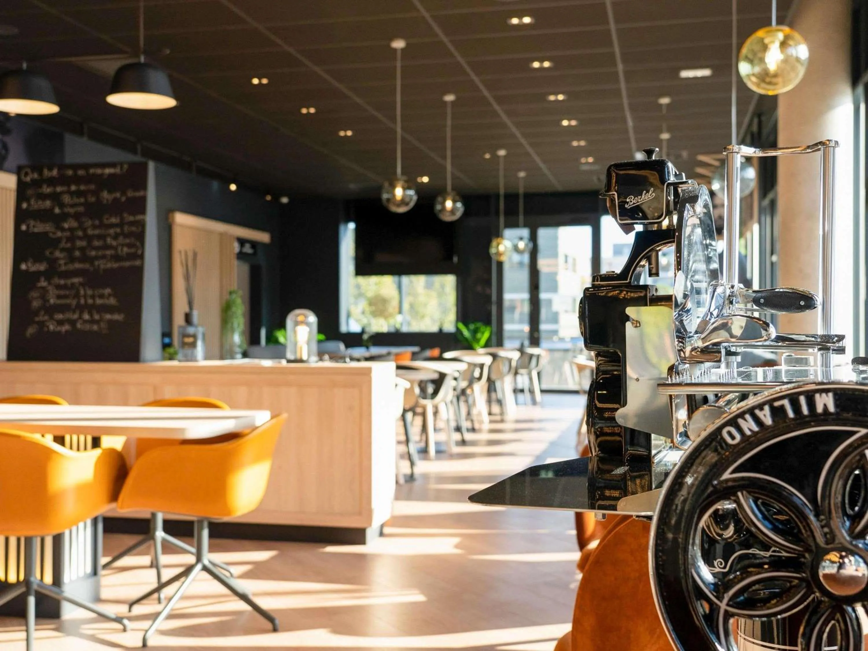 Lounge or bar in ibis Styles Arras Centre