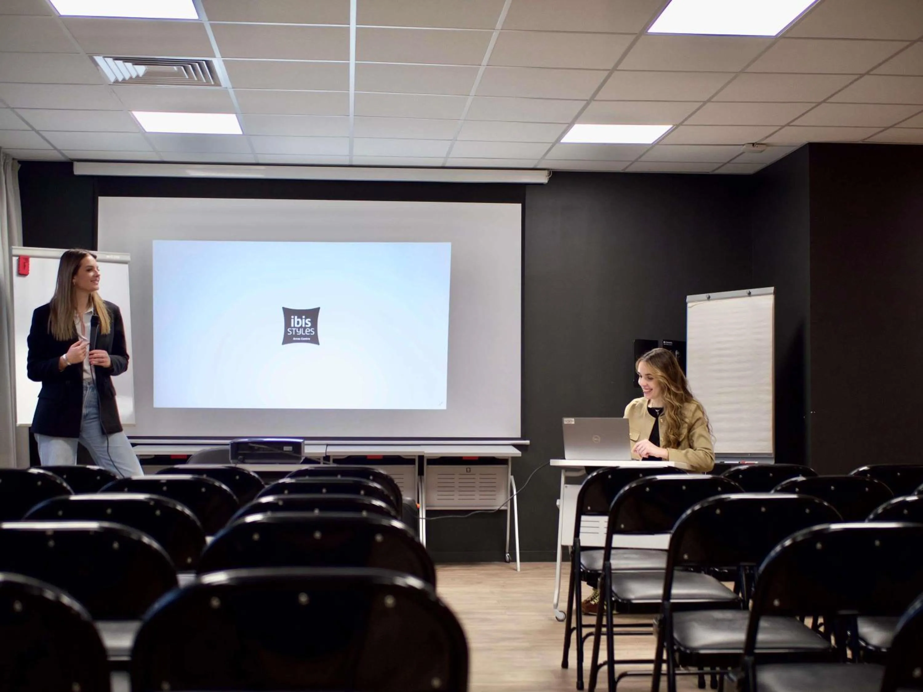 Meeting/conference room in ibis Styles Arras Centre