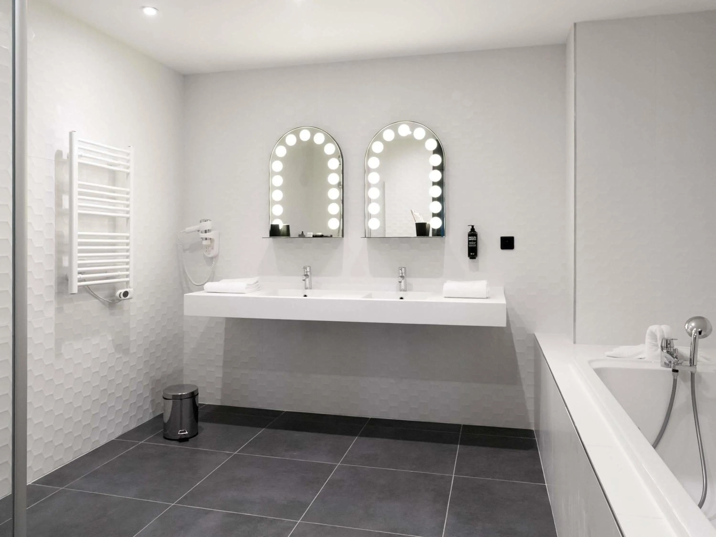 Bedroom in ibis Styles Arras Centre