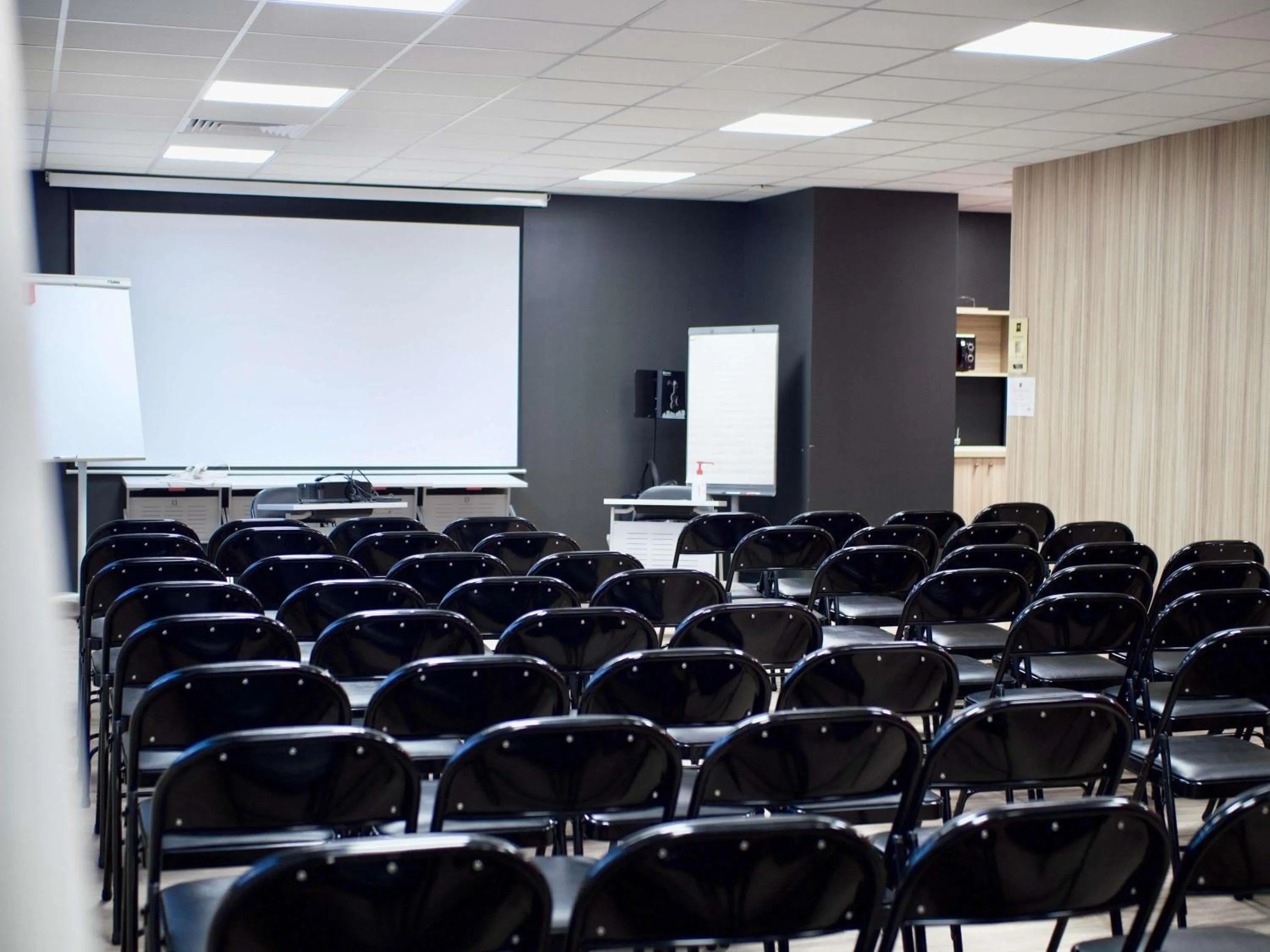 Meeting/conference room in ibis Styles Arras Centre