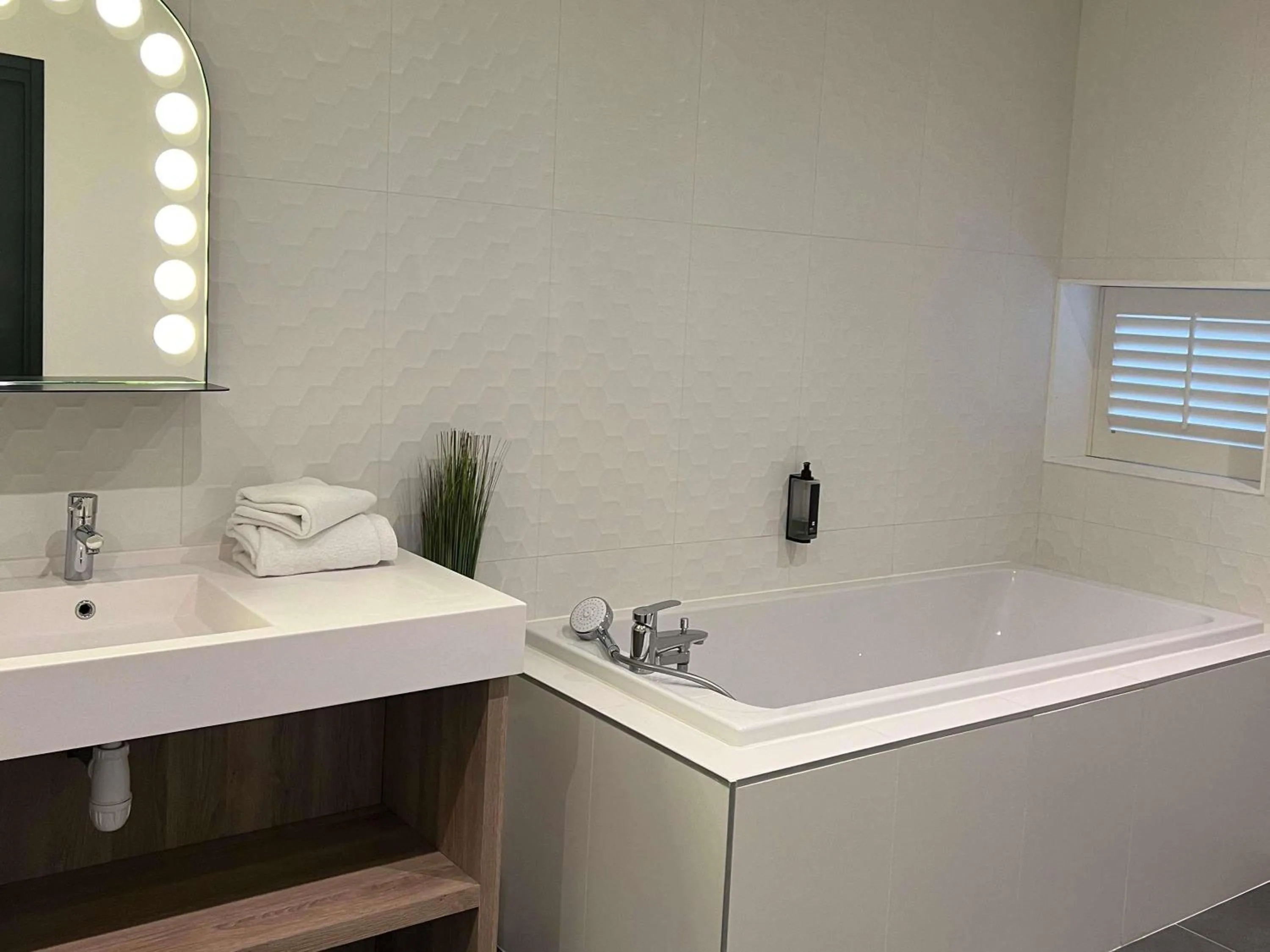 Bedroom in ibis Styles Arras Centre