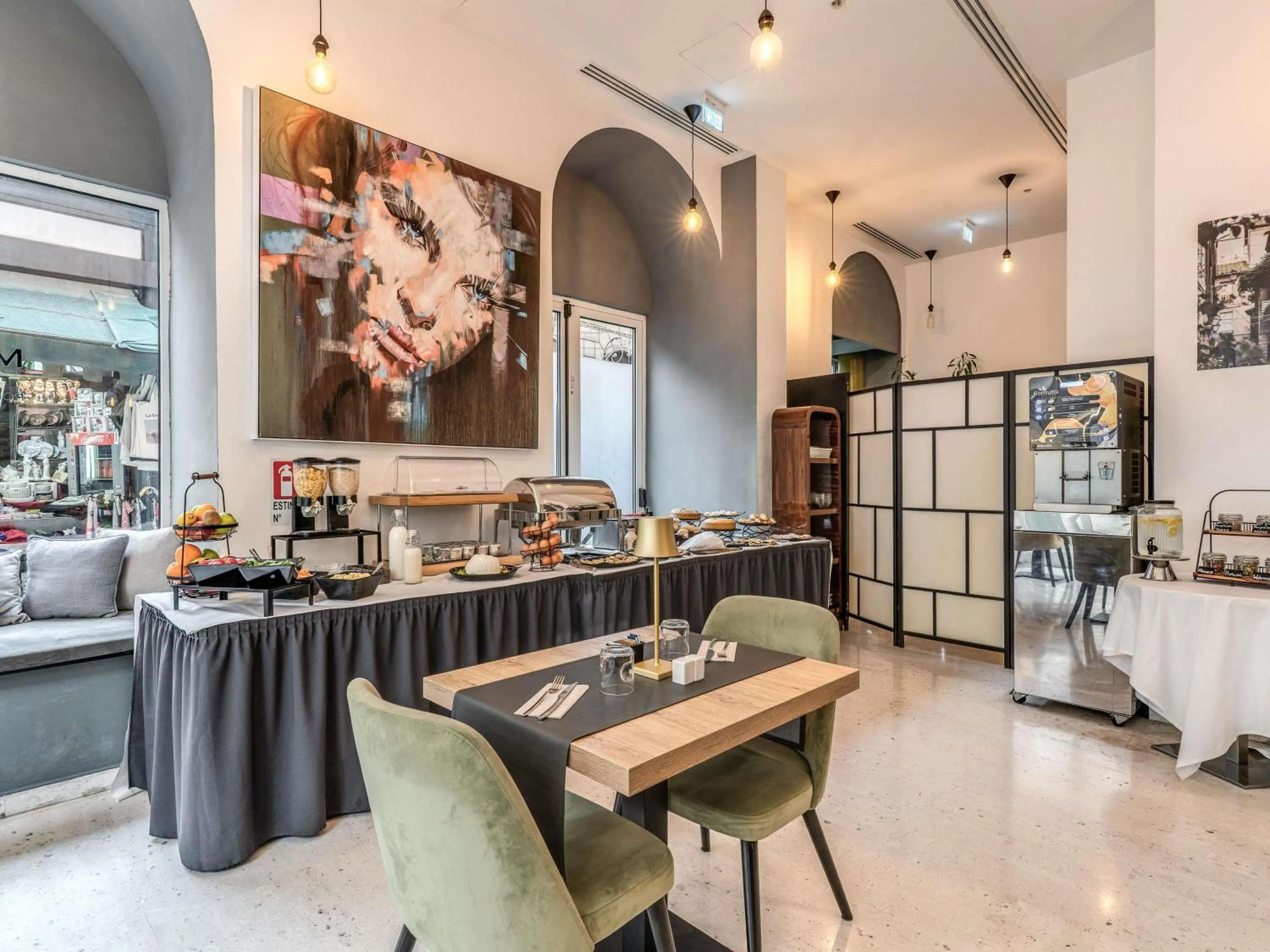 Breakfast in Mercure Roma Centro Termini