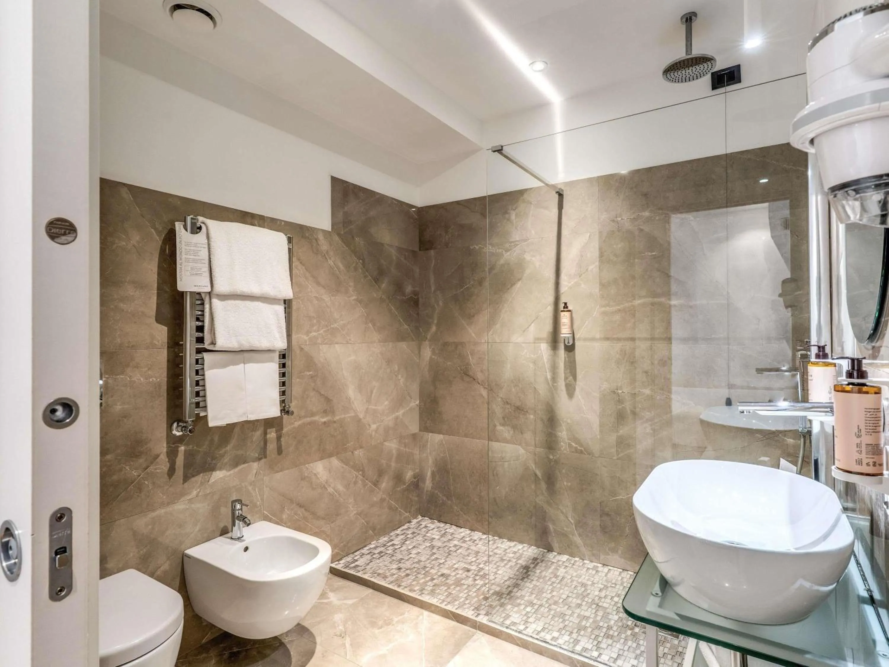 Bedroom in Mercure Roma Centro Termini