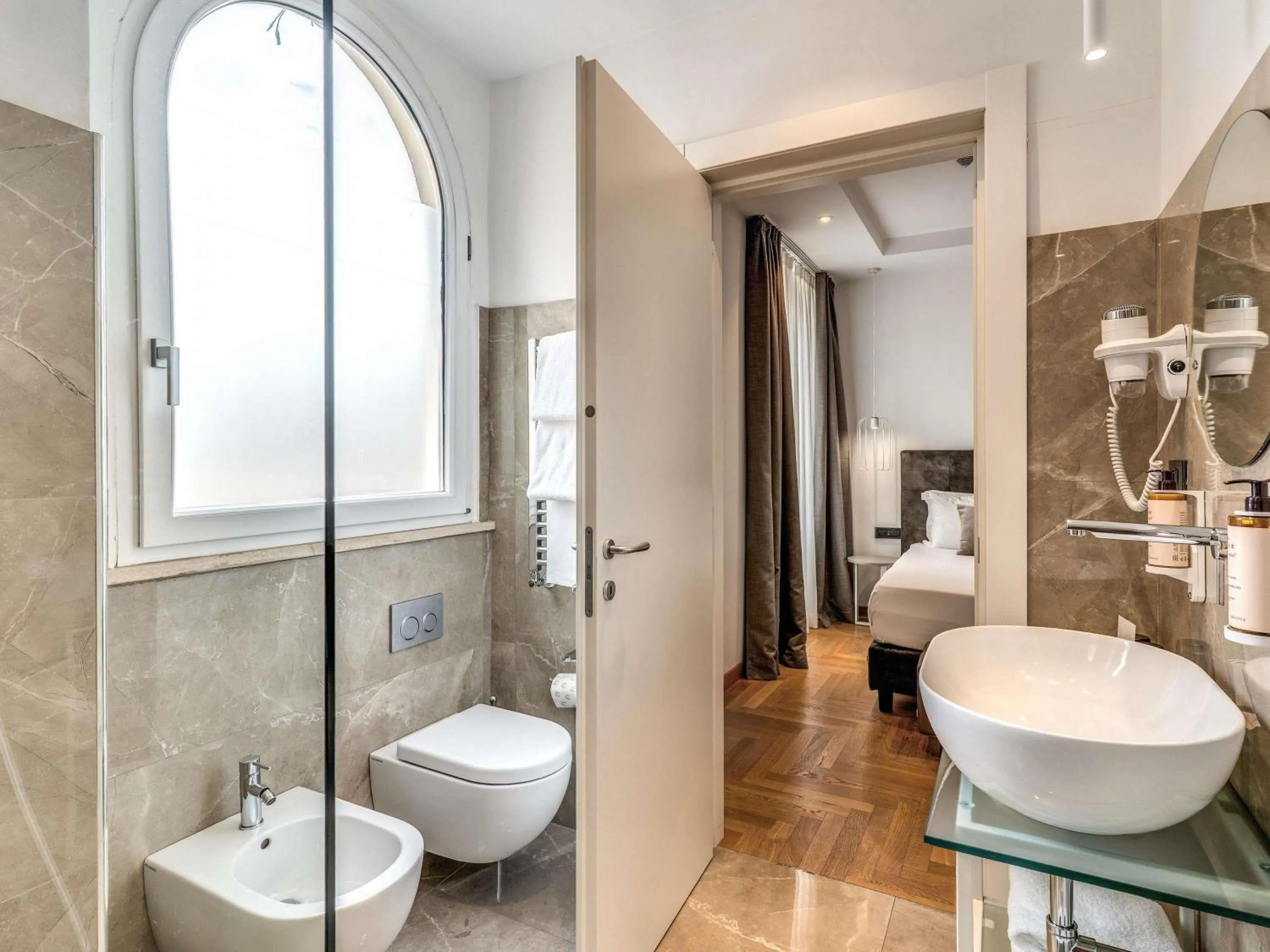 Bedroom in Mercure Roma Centro Termini