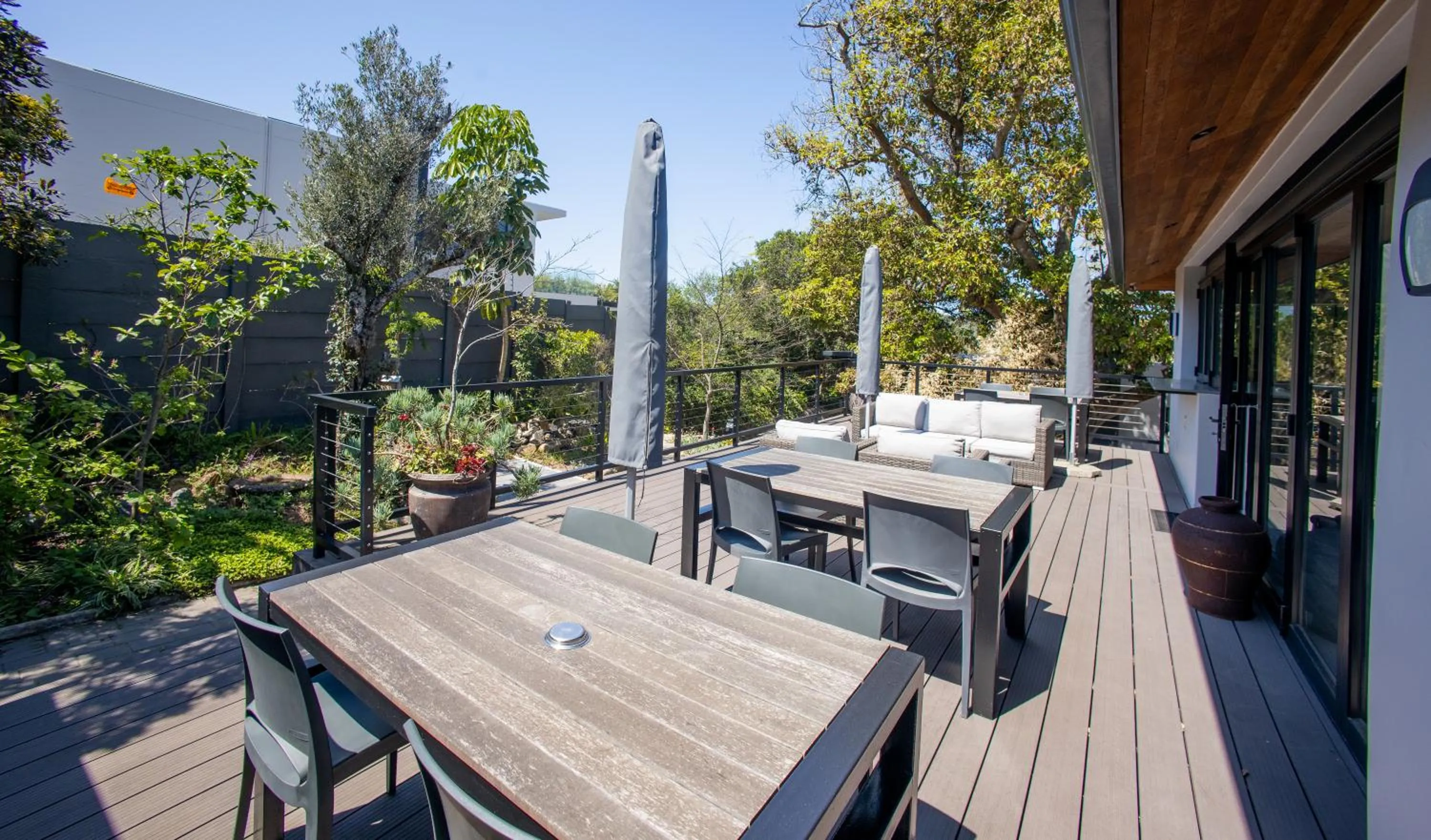 Garden in Coral Wood Self Catering Suites and B&B