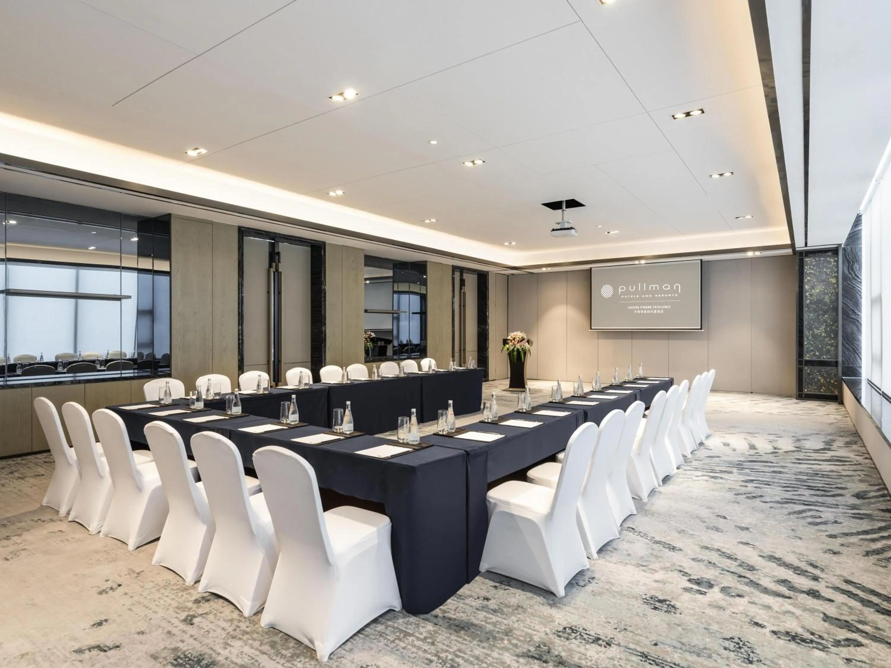 Meeting/conference room in Pullman Jiaxing Pinghu Excellence