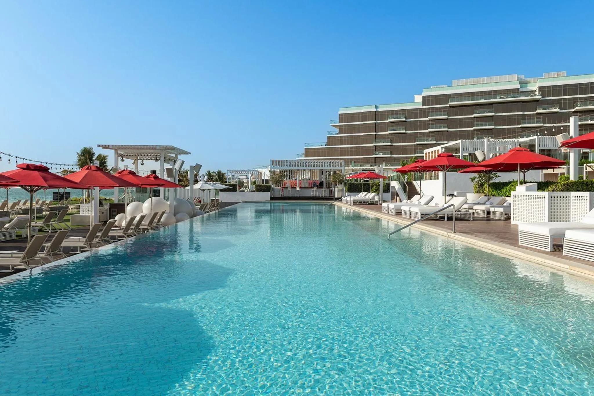 Restaurant/places to eat in Th8 Palm Dubai Beach Resort Vignette Collection, an IHG hotel