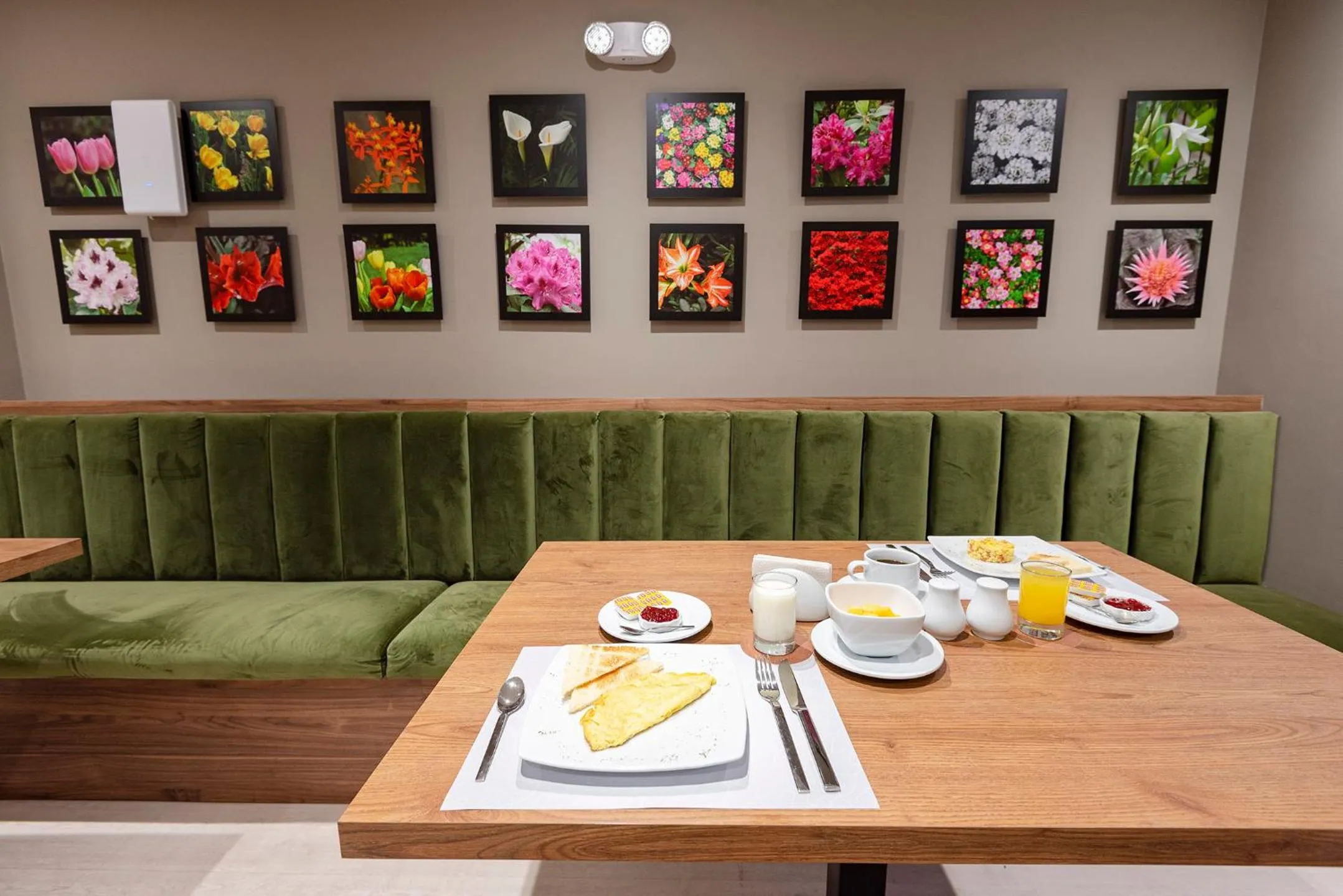 Restaurant/places to eat in Equo Hotel Boutique