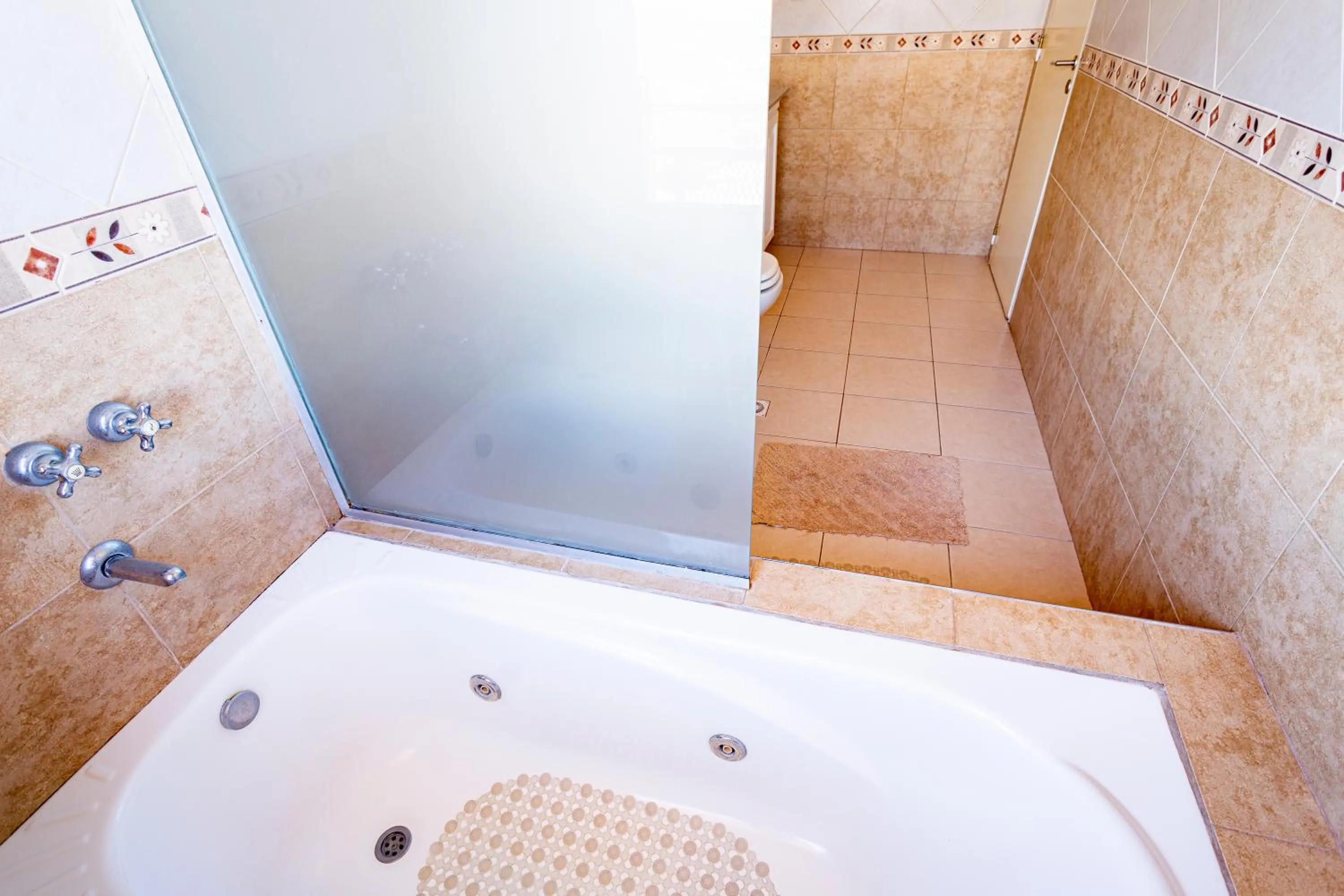 Hot Tub in Hotel Cuesta de Miranda