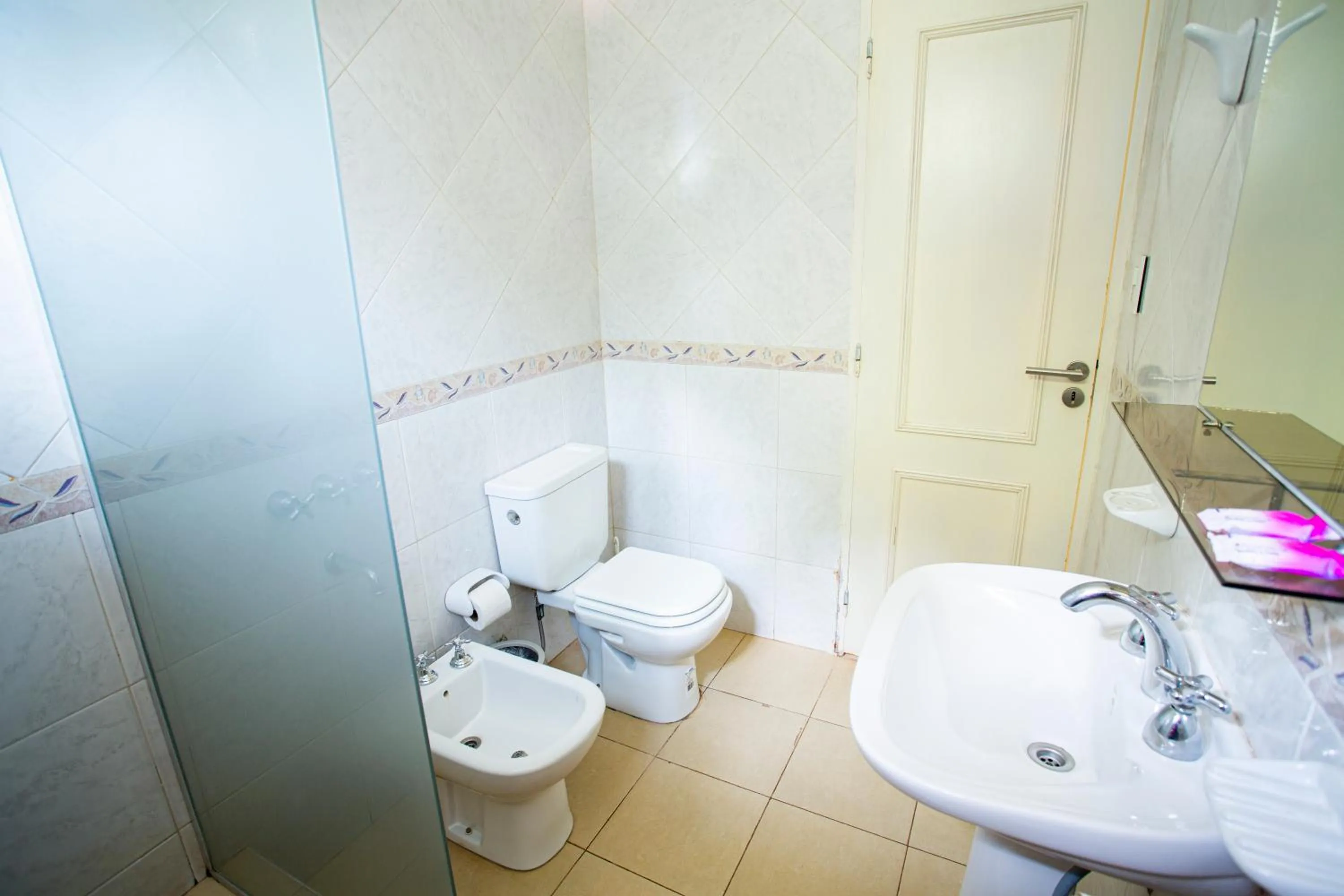 Shower in Hotel Cuesta de Miranda