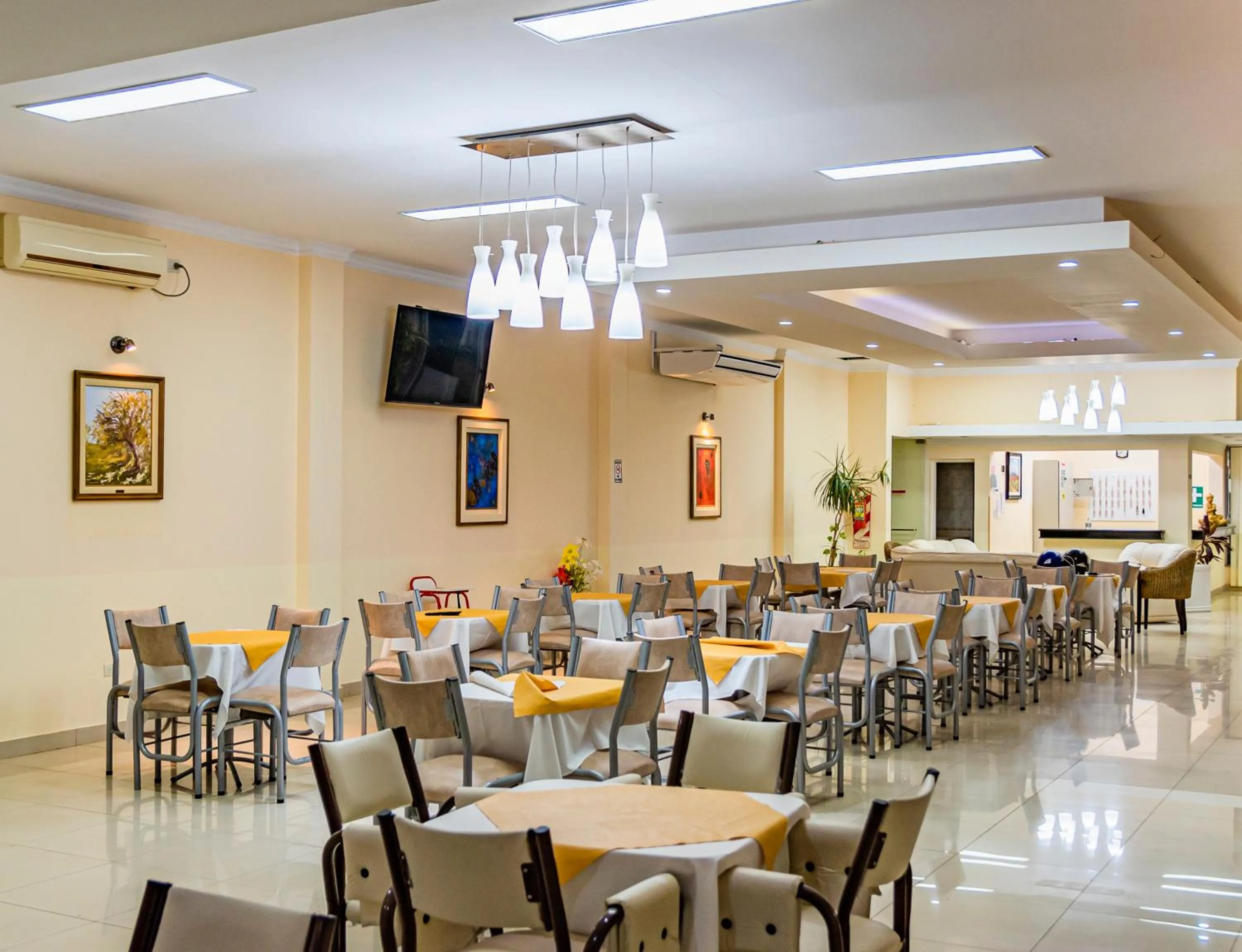 Communal lounge/ TV room in Hotel Cuesta de Miranda