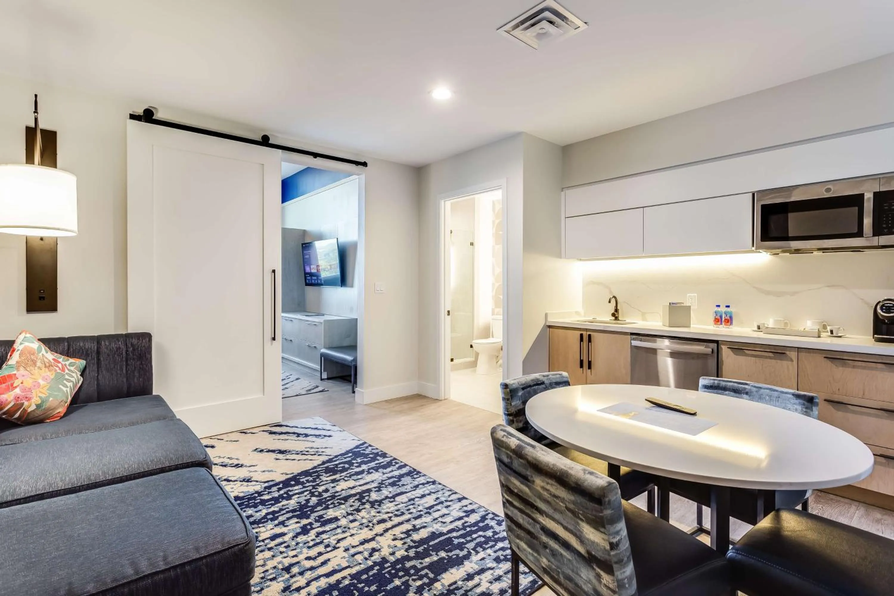 Kitchen or kitchenette in SERENA Hotel Aventura Miami, Tapestry Collection by Hilton