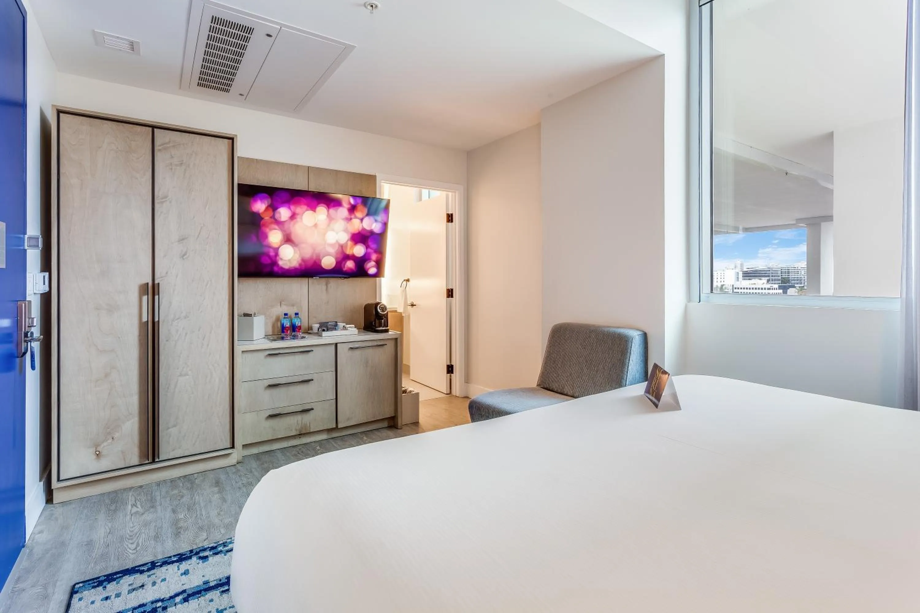 Bed in SERENA Hotel Aventura Miami, Tapestry Collection by Hilton