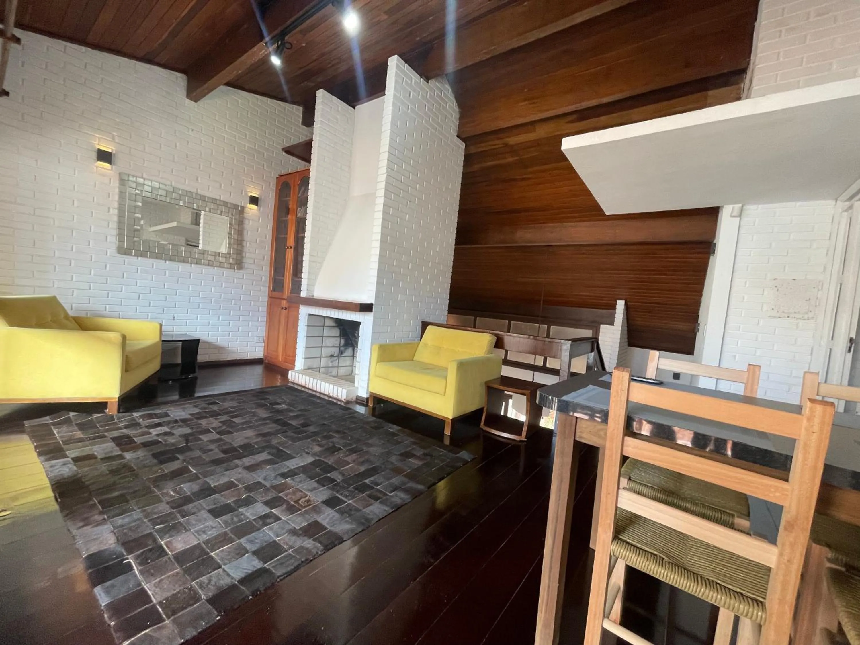 Communal lounge/ TV room in Mare Blu - Pousada Hostel