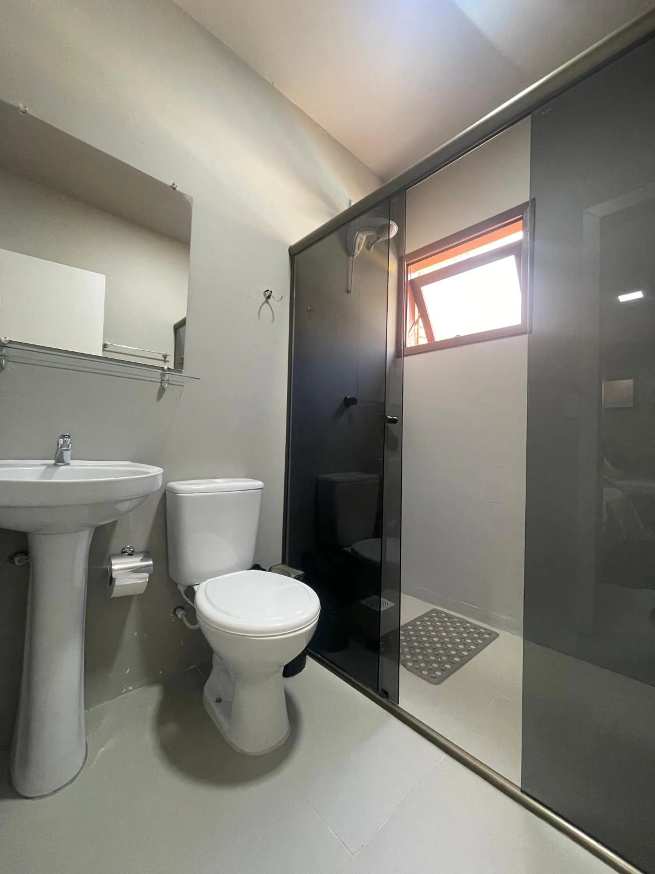 Shower in Mare Blu - Pousada Hostel